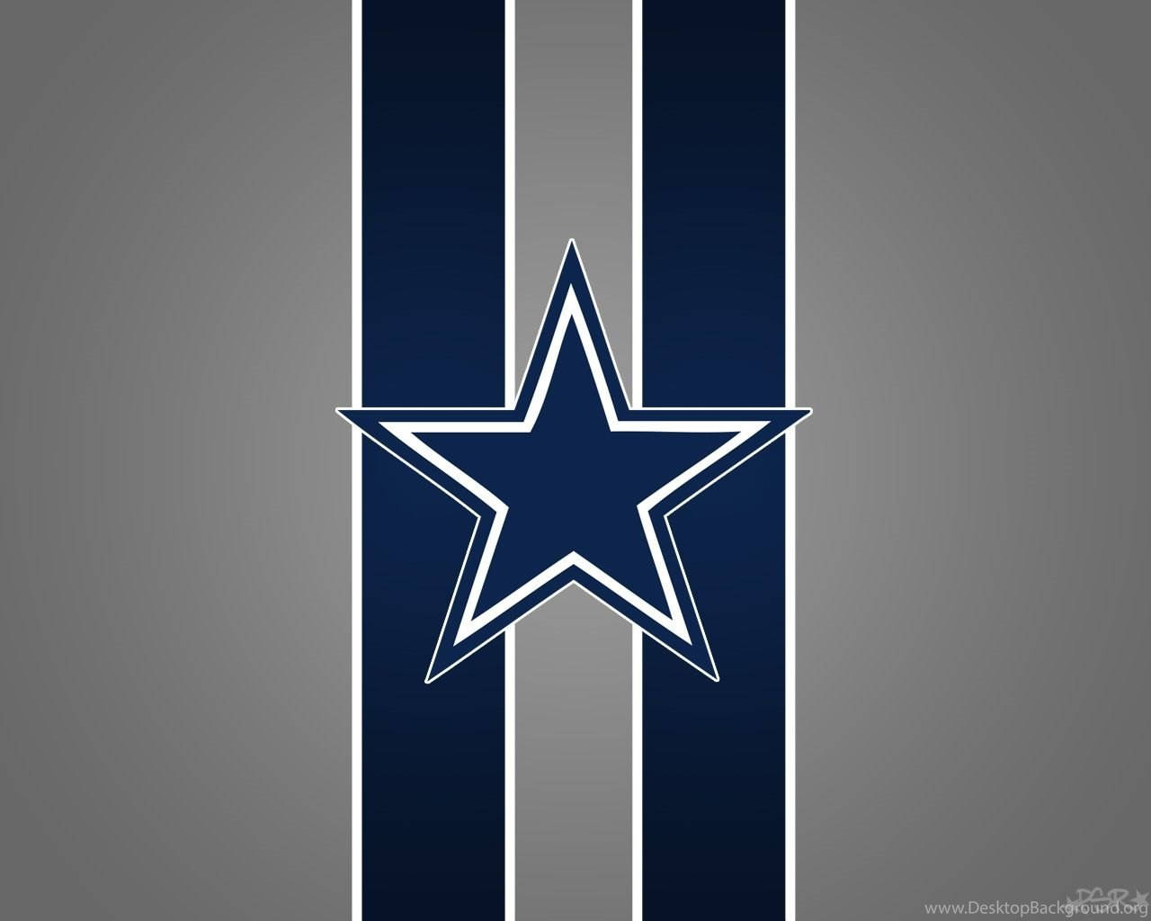 Dallas Cowboys Logo 桌布 壁紙 — 一個大膽的藍色星星，帶有白色輪廓，居中於海軍藍和灰色垂直條紋上，背景為漸變灰色。