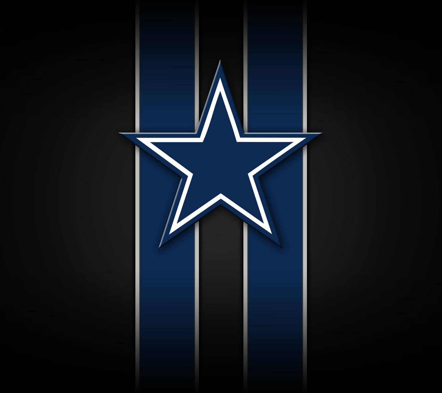 NFL 桌布 壁紙 — 一個大膽的藍色星星，帶有白色輪廓，居中在深藍色和銀色垂直條紋上，背景為黑色。