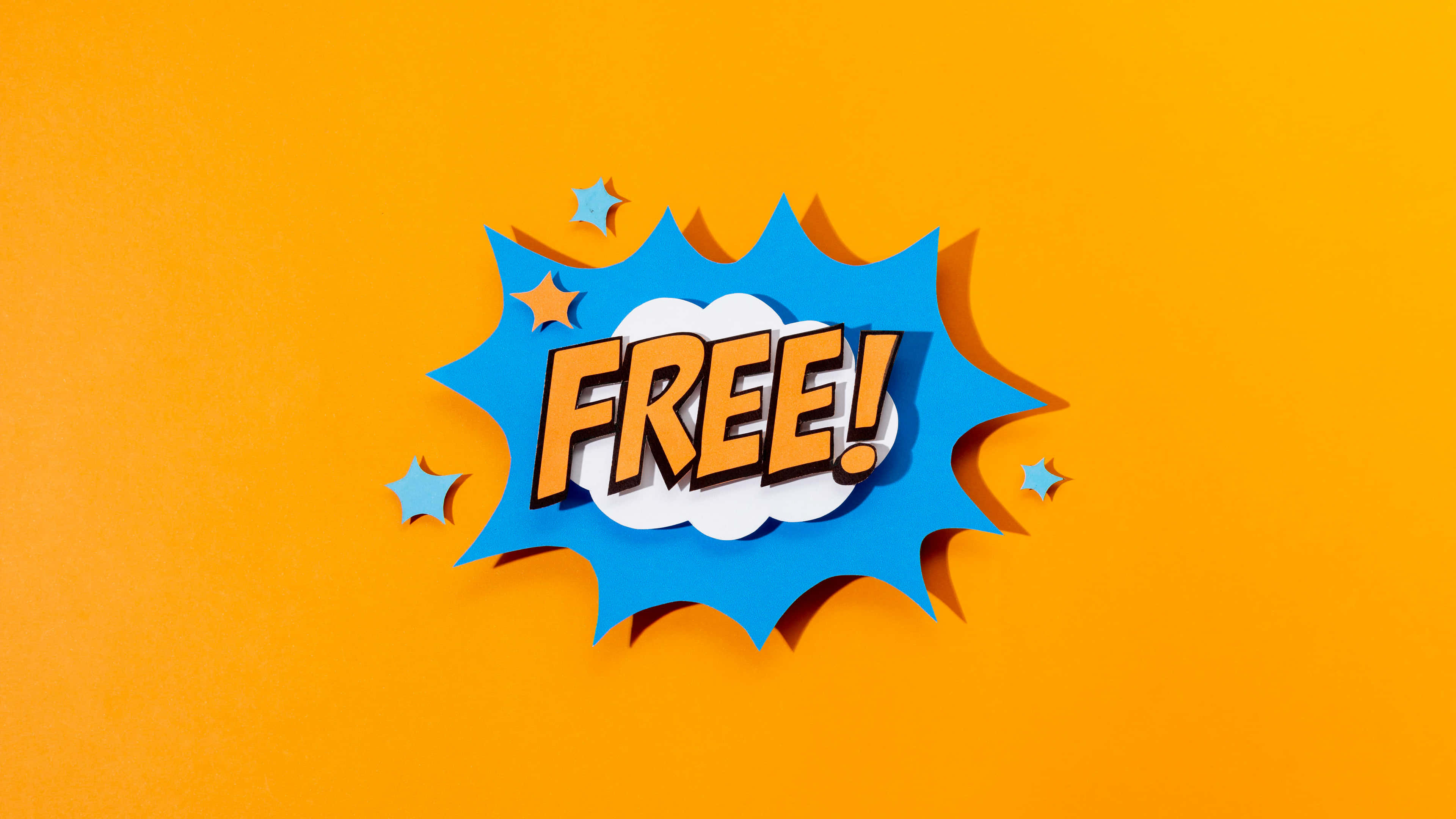Free 桌布 壁紙 — 一個大膽的藍色漫畫風格對話氣泡，帶有橙色字母的「免費」字樣，在充滿活力的橙色背景上格外突出。