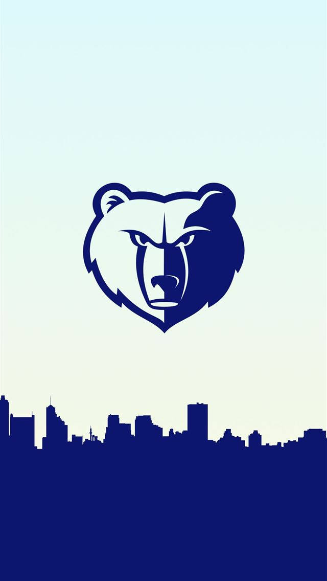 Grizzlies 桌布 壁紙 — 一個大膽的藍色熊頭標誌漂浮在城市天際線之上，背景是柔和的漸變天空。