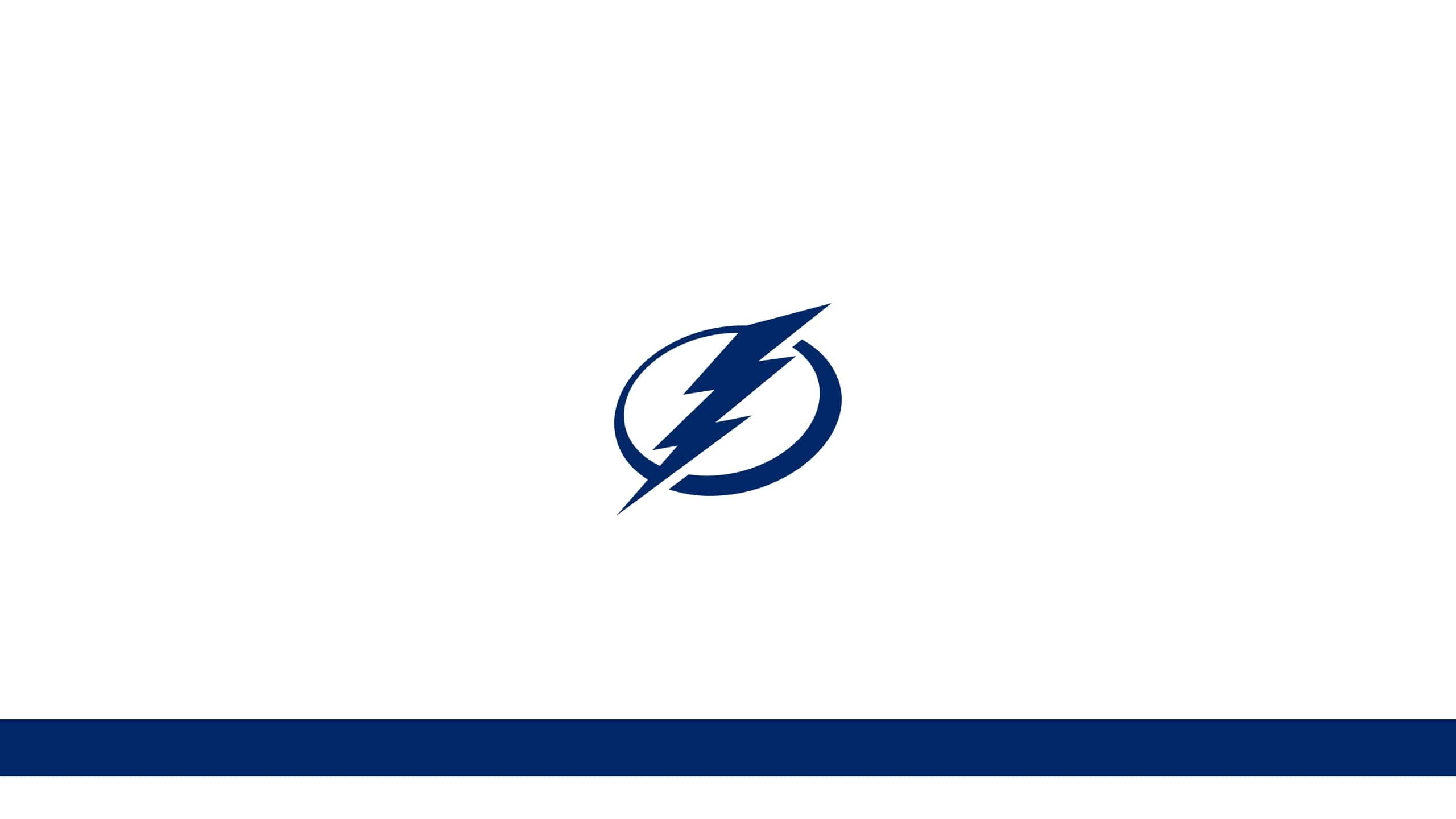 Tampa Bay Lightning 桌布 壁紙 — 一個大膽的藍色閃電標誌，居中於白色背景上，底部有一條實心藍色水平條。