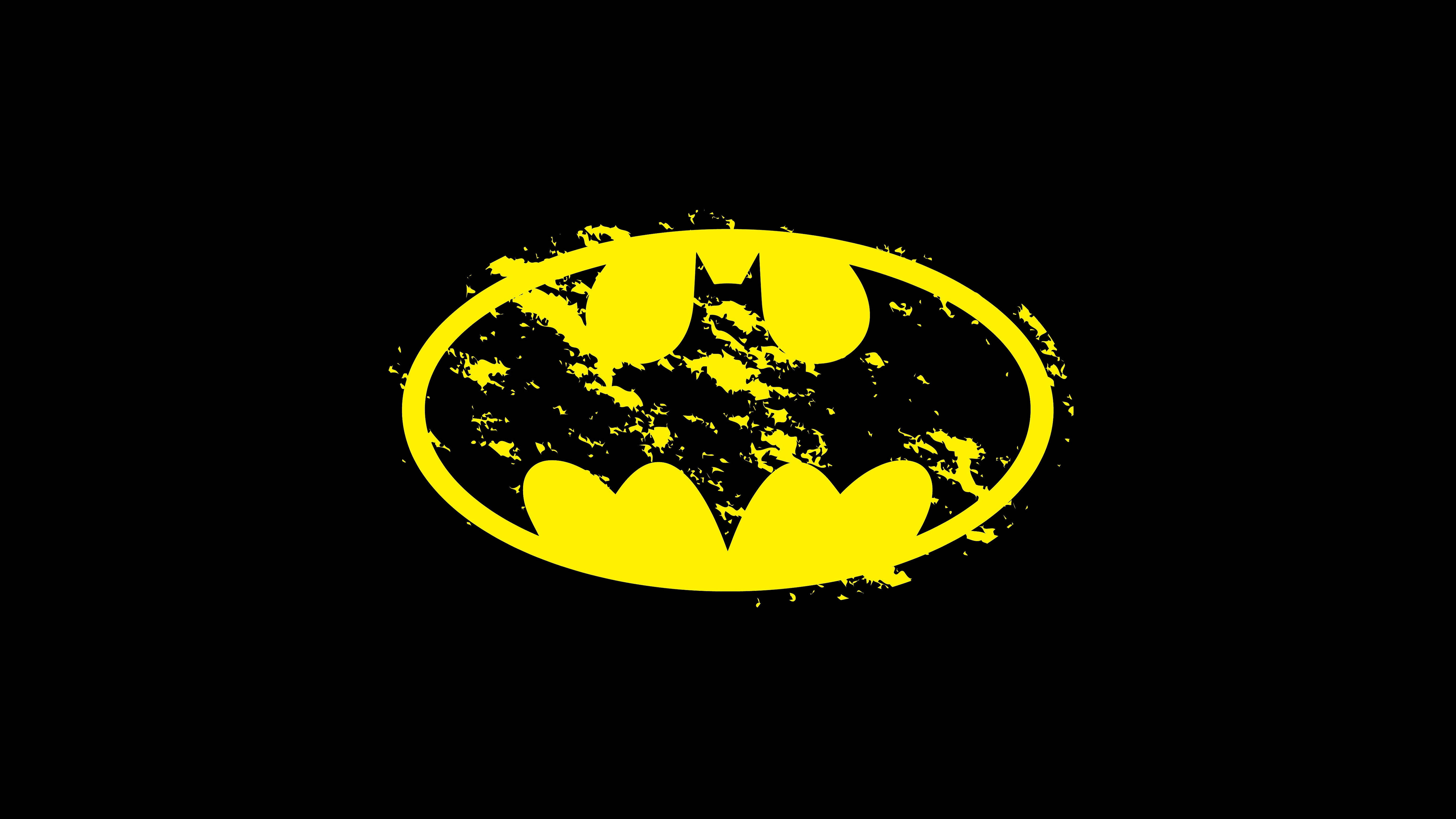 Dc Comics Batman 桌布 壁紙 — 一個大膽的黃色蝙蝠俠標誌，帶有磨損紋理，在純黑色背景上脫穎而出。
