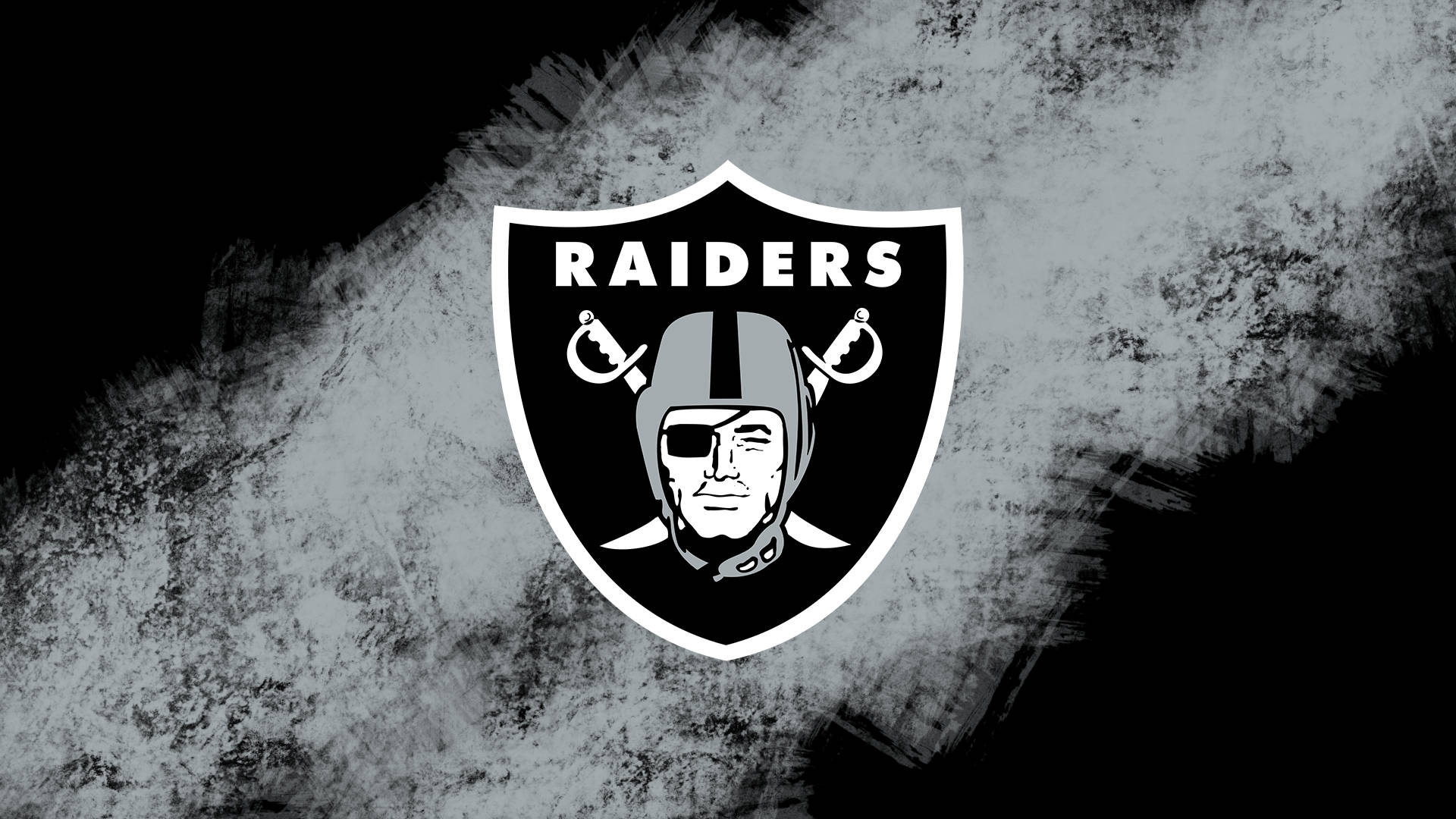 NFL 桌布 壁紙 — 一個大膽的黑白 Raiders 標誌，居中放置在帶有紋理的 grunge 背景上，並帶有灰色油漆飛濺效果。