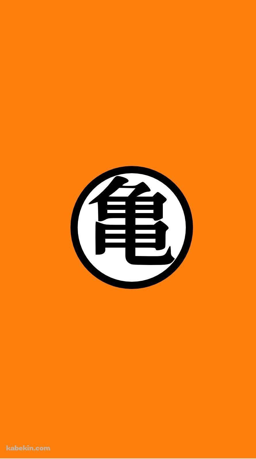 壁紙 — 一個大膽的黑白圓形標誌，中央有一個漢字，背景是鮮豔的橙色。