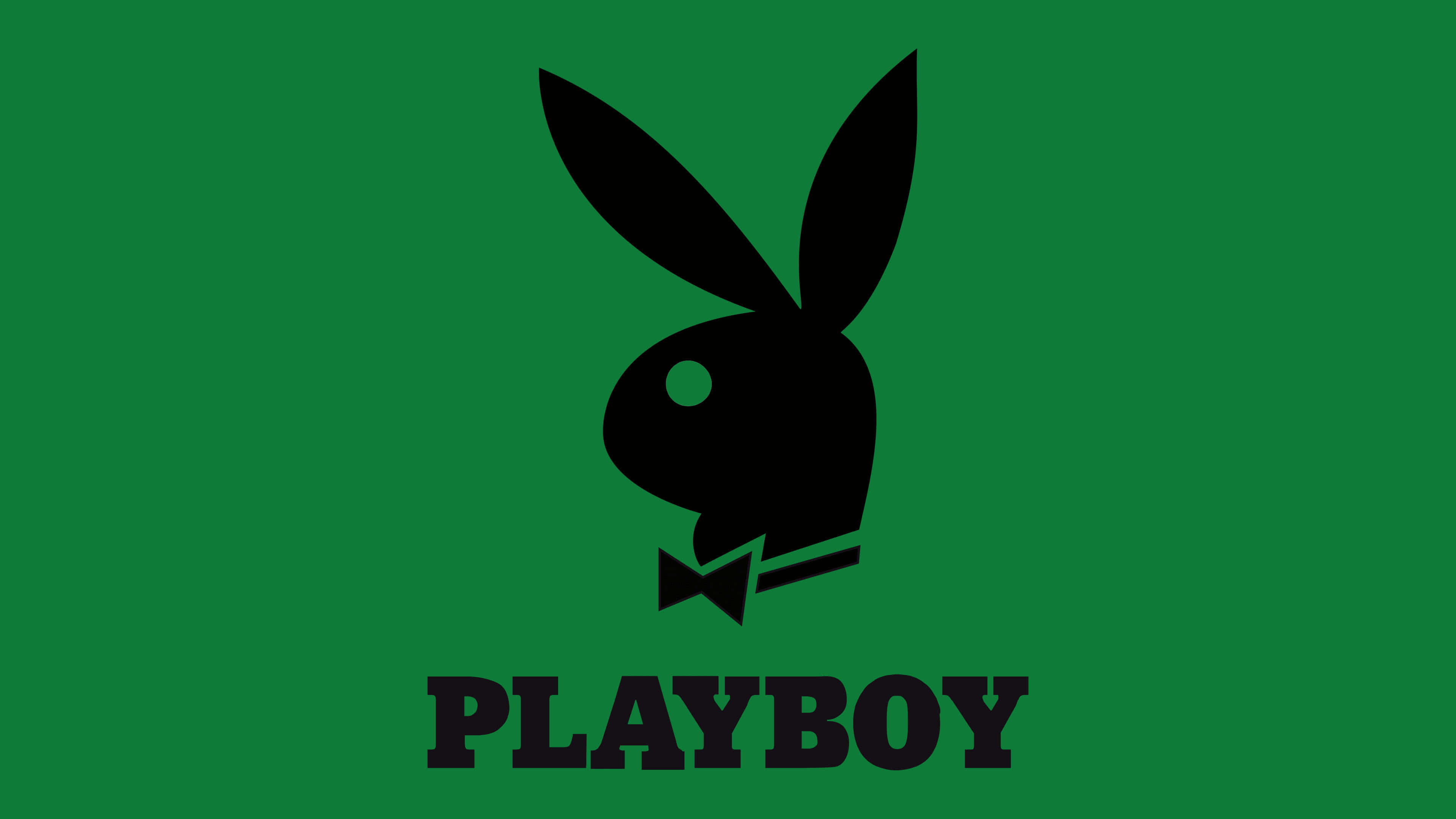 花花公子 桌布 壁紙 — 一個大膽的黑色Playboy兔子標誌，帶有蝴蝶結，居中在純綠色背景上，下方有PLAYBOY字樣。