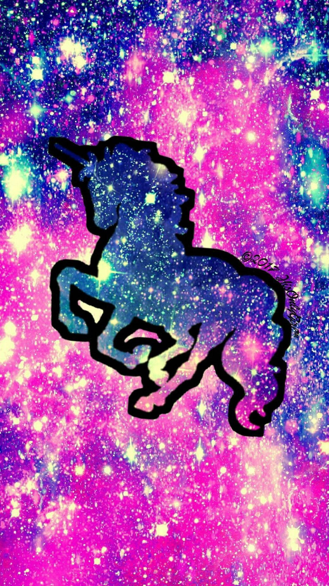 一隻黑色輪廓的獨角獸在色彩繽紛的星空銀河中跳躍。 — 可愛的銀河動圖 壁紙