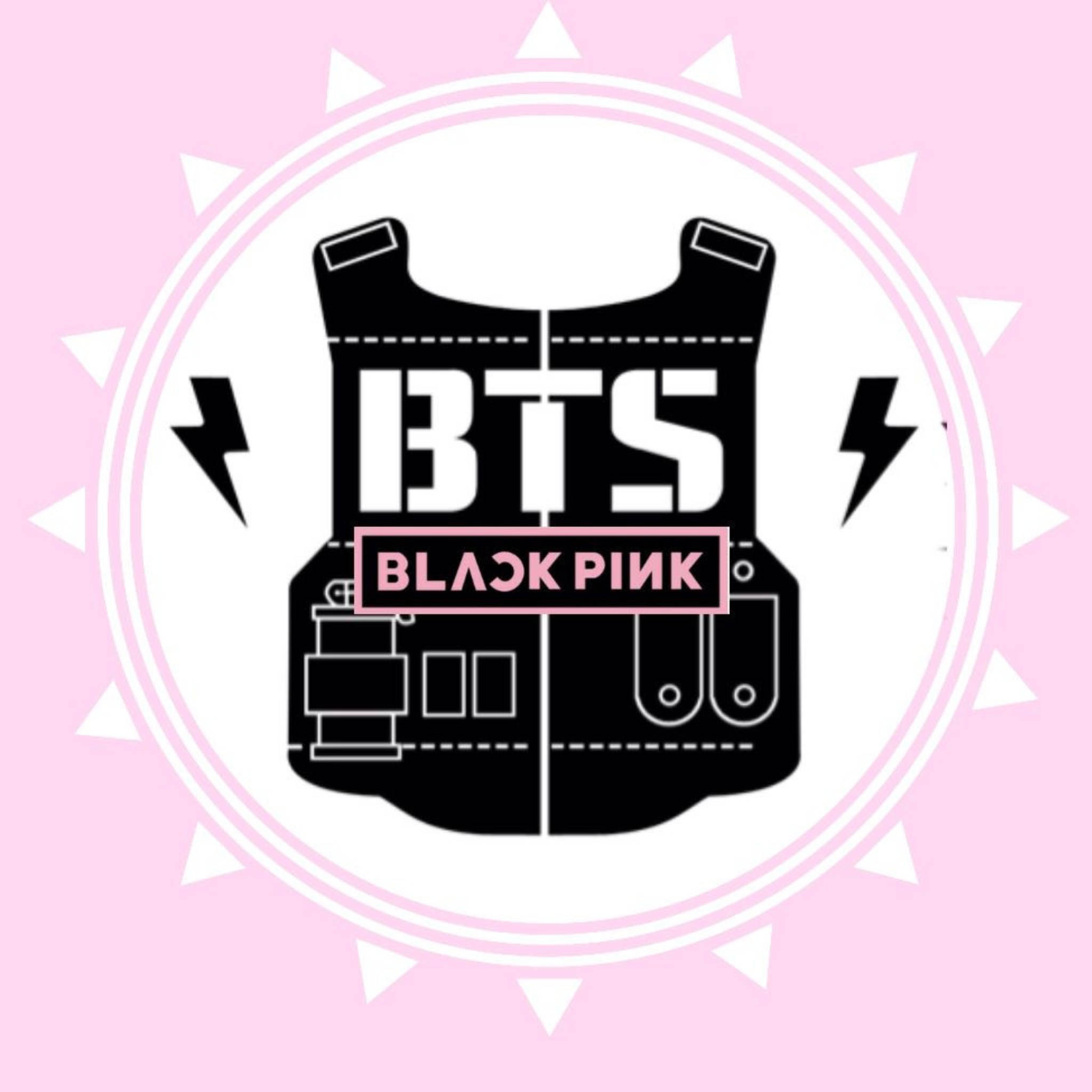 BTS 和 BLACKPINK 桌布 壁紙 — 一個大膽的黑色背心標誌，帶有 BTS 和 BLACKPINK 文字，背景為粉紅色，帶有白色圓形和三角形裝飾。