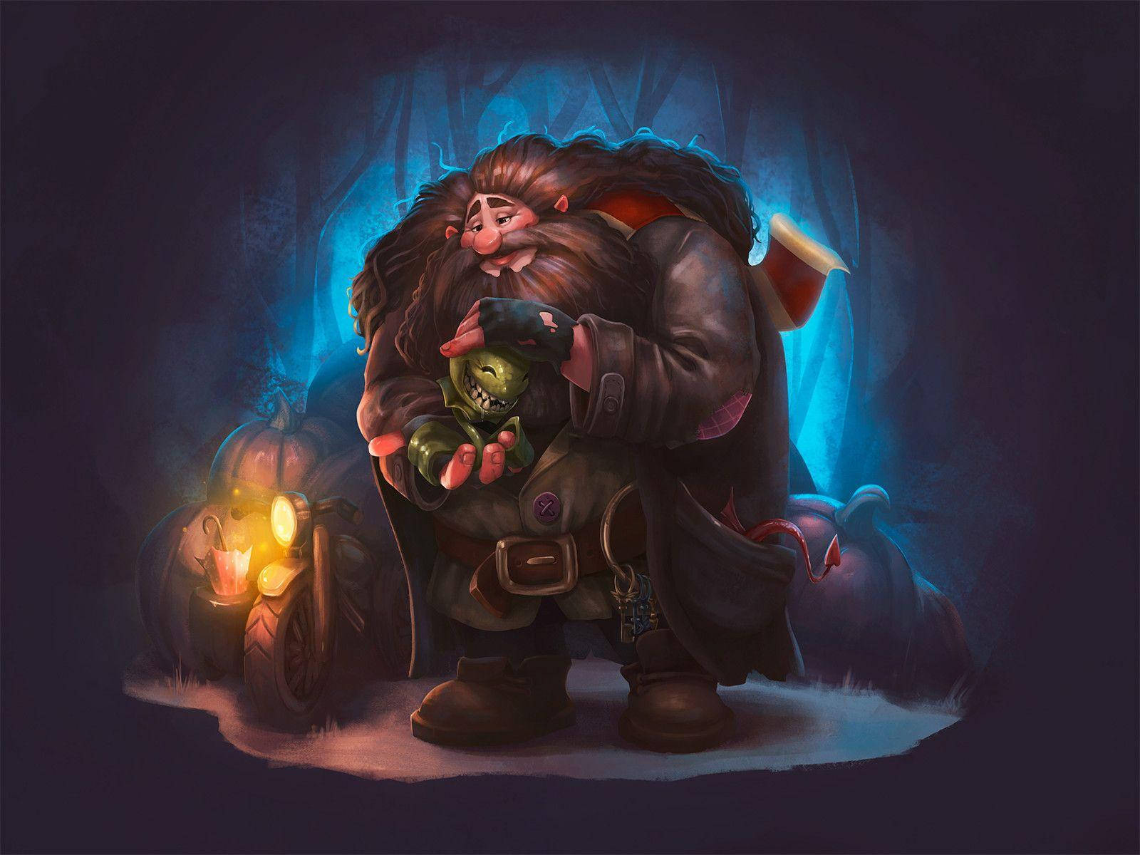 rubeus hagrid 桌布 壁紙 — 一個大鬍子哥布林在黑暗的森林中手持發光的綠色頭骨，站在點亮的燈籠和南瓜旁邊。