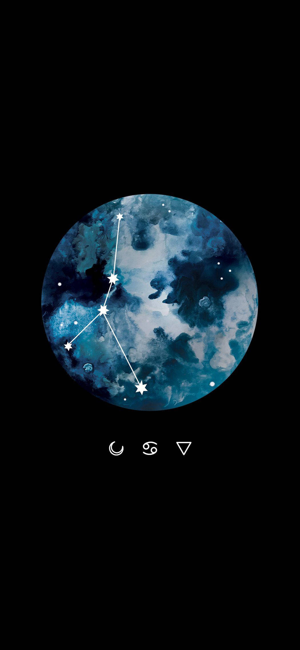 巨蟹座 桌布 壁紙 — 一個天體時鐘面，帶有星座和星星，背景是旋轉的藍色月亮。