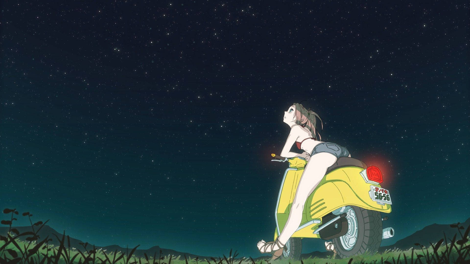 Flcl 桌布 壁紙 — 一個女孩在星空下騎著黃色滑板車，遠處有山脈。