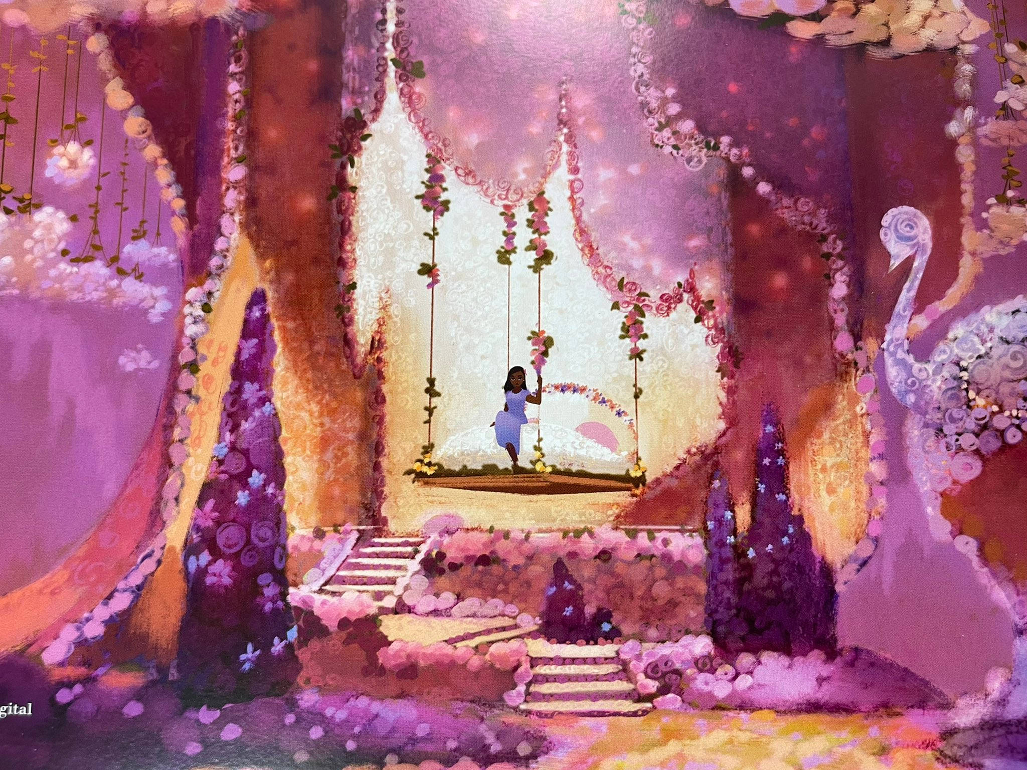 Isabela 桌布 壁紙 — 一個女孩在發光花朵和柔和光線照亮的魔法紫色森林中輕輕盪鞦韆。