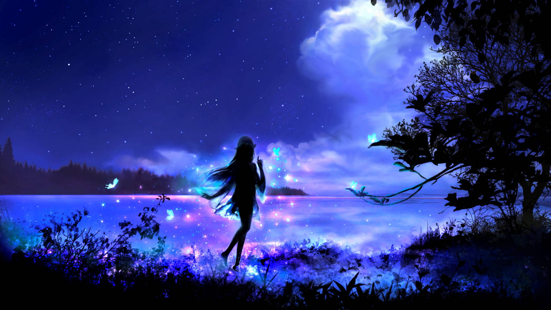 night butterfly 桌布 壁紙 — 一個女孩的剪影在閃閃發光的湖邊跳舞，星空下，神奇的藍色和紫色燈光在她周圍旋轉。