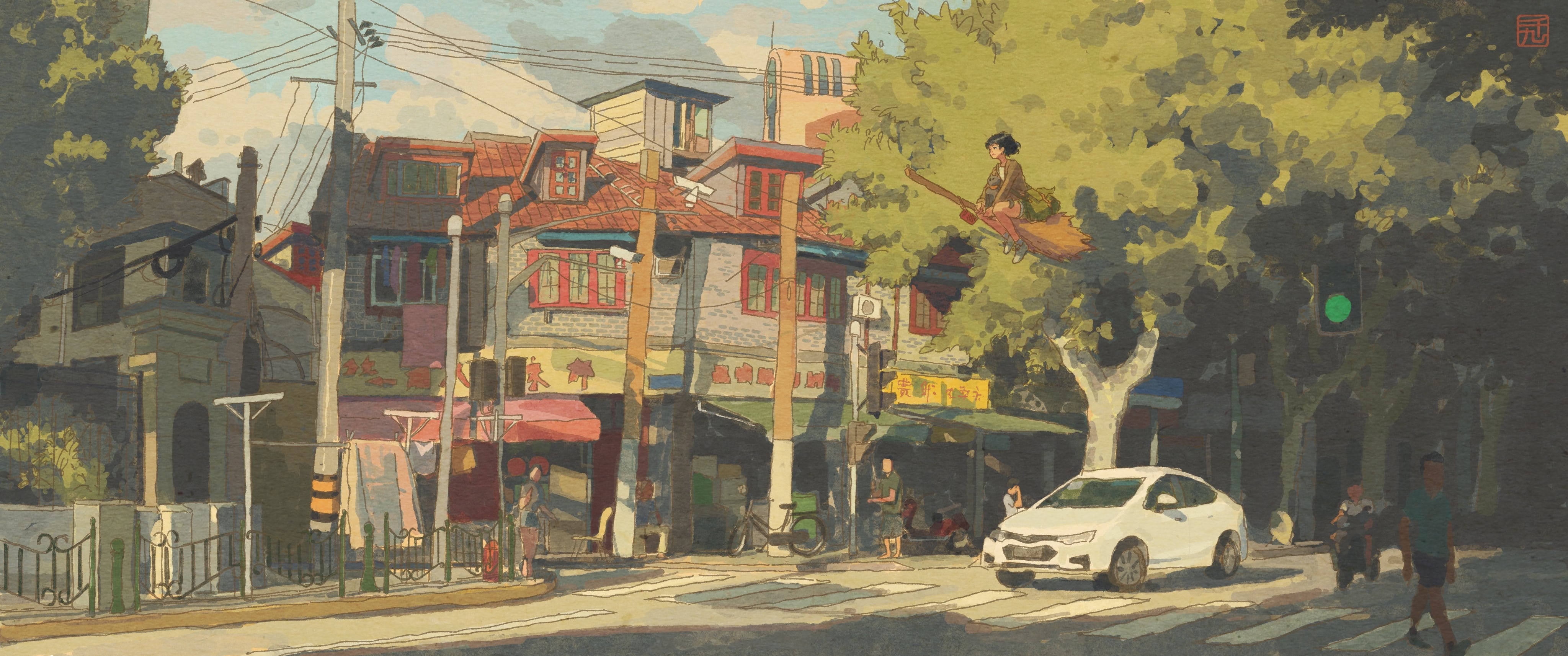 Painting 桌布 壁紙 — 一個女孩騎著掃帚飛翔在陽光普照的城市街道上，街道兩旁有樹木和色彩繽紛的建築物。