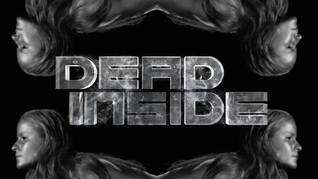 Dead Inside 桌布 壁紙 — 一個女性臉部的黑白鏡像肖像，以煙霧質感框住粗體文字「DEAD INSIDE」。
