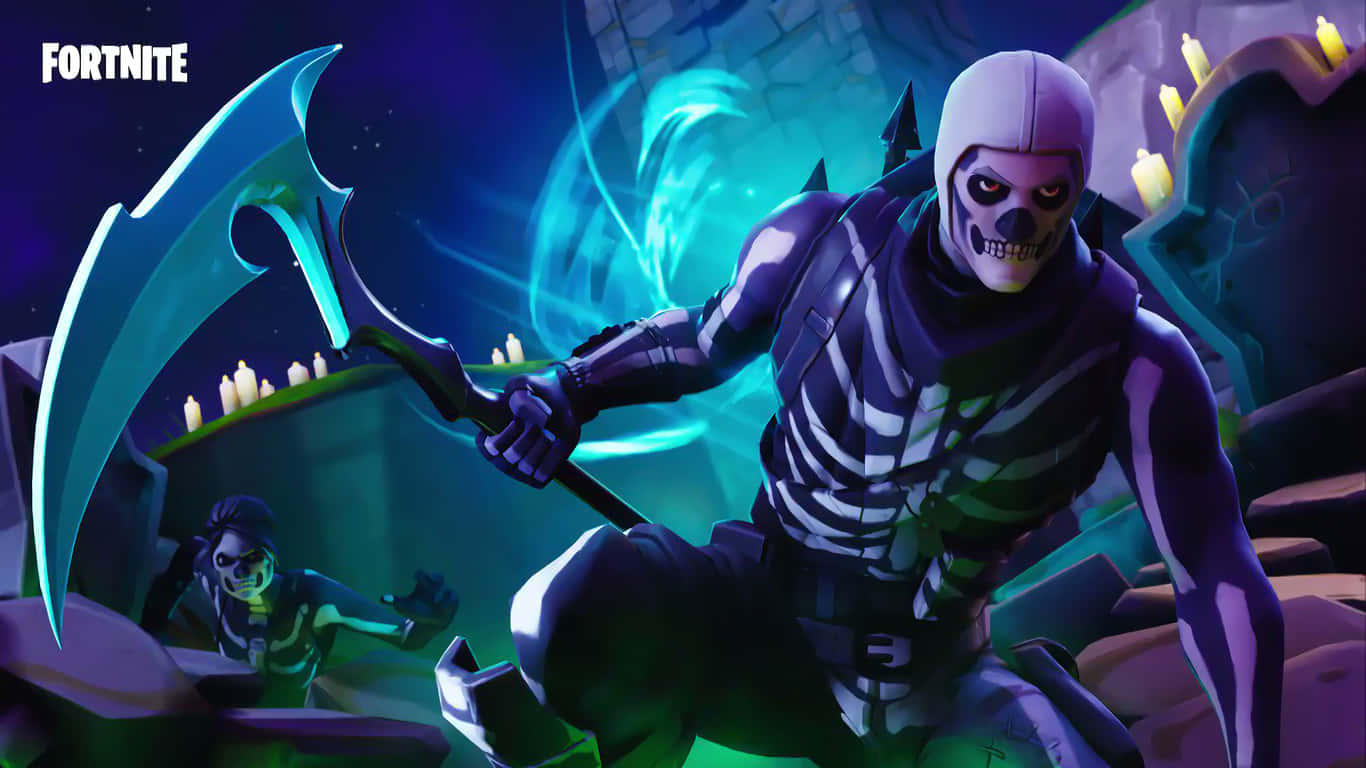 桌布 壁紙 — 一個威脅性的Fortnite骷髏戰士在一個由蠟燭和怪異綠色能量照亮的黑暗洞穴中揮舞著發光的藍色鐮刀。