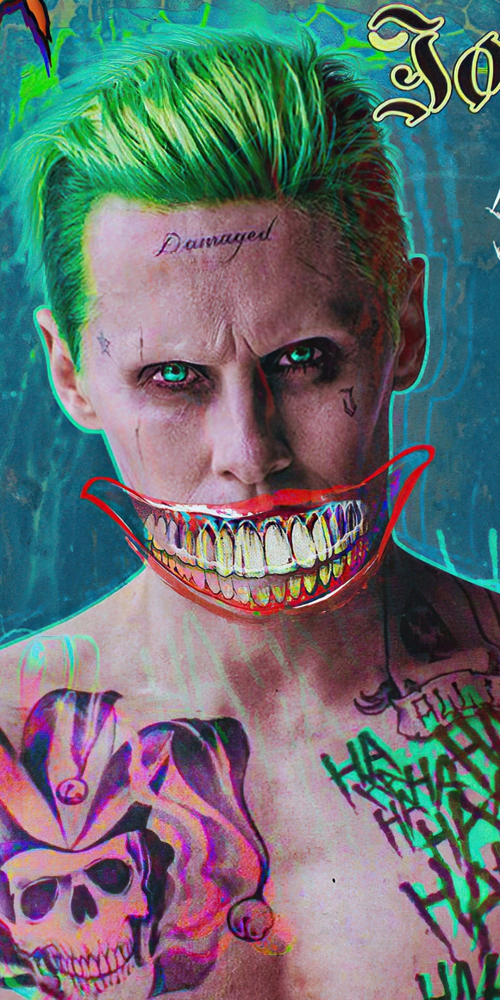Villain 桌布 壁紙 — 一個威脅性的肖像，一個男人擁有螢光綠色的頭髮和一個寬闊的露齒笑容紋身橫跨他的臉，背景是塗鴉覆蓋的牆壁。