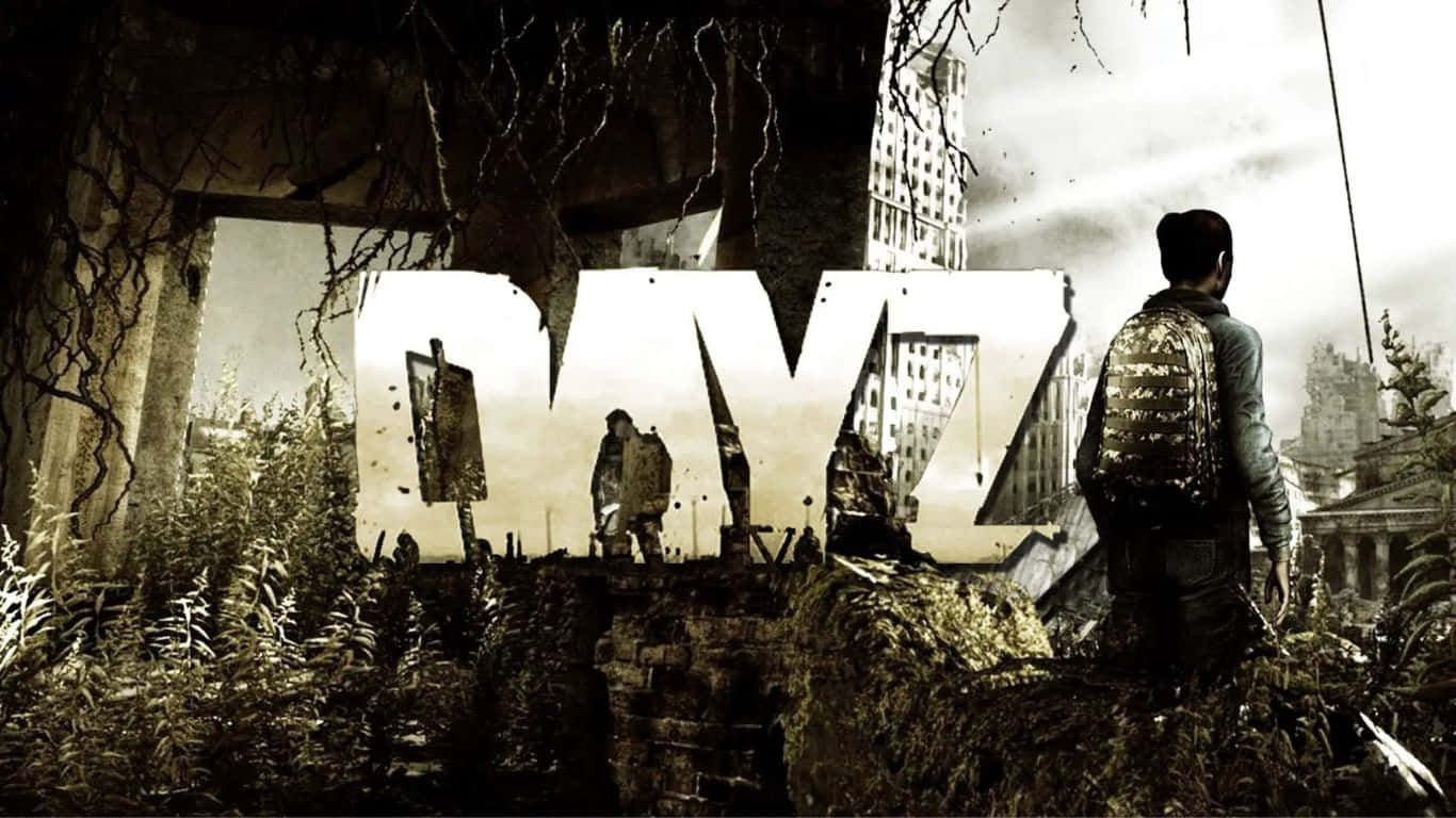Destroyed City 桌布 壁紙 — 一個孤獨的倖存者背著背包，站在一個巨大的「DAYZ」標誌前，周圍是廢墟和雜草叢生的城市景觀。