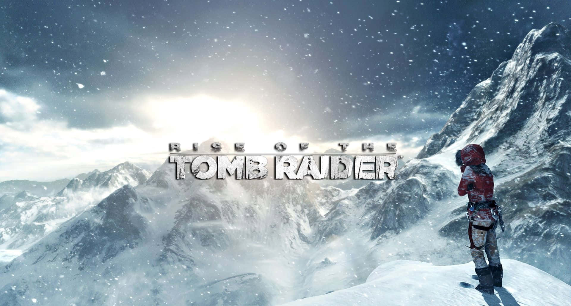 Lara Croft 桌布 壁紙 — 一個孤獨的冒險家穿著紅色裝備，站在白雪覆蓋的山頂上，星空下顯示遊戲標題。