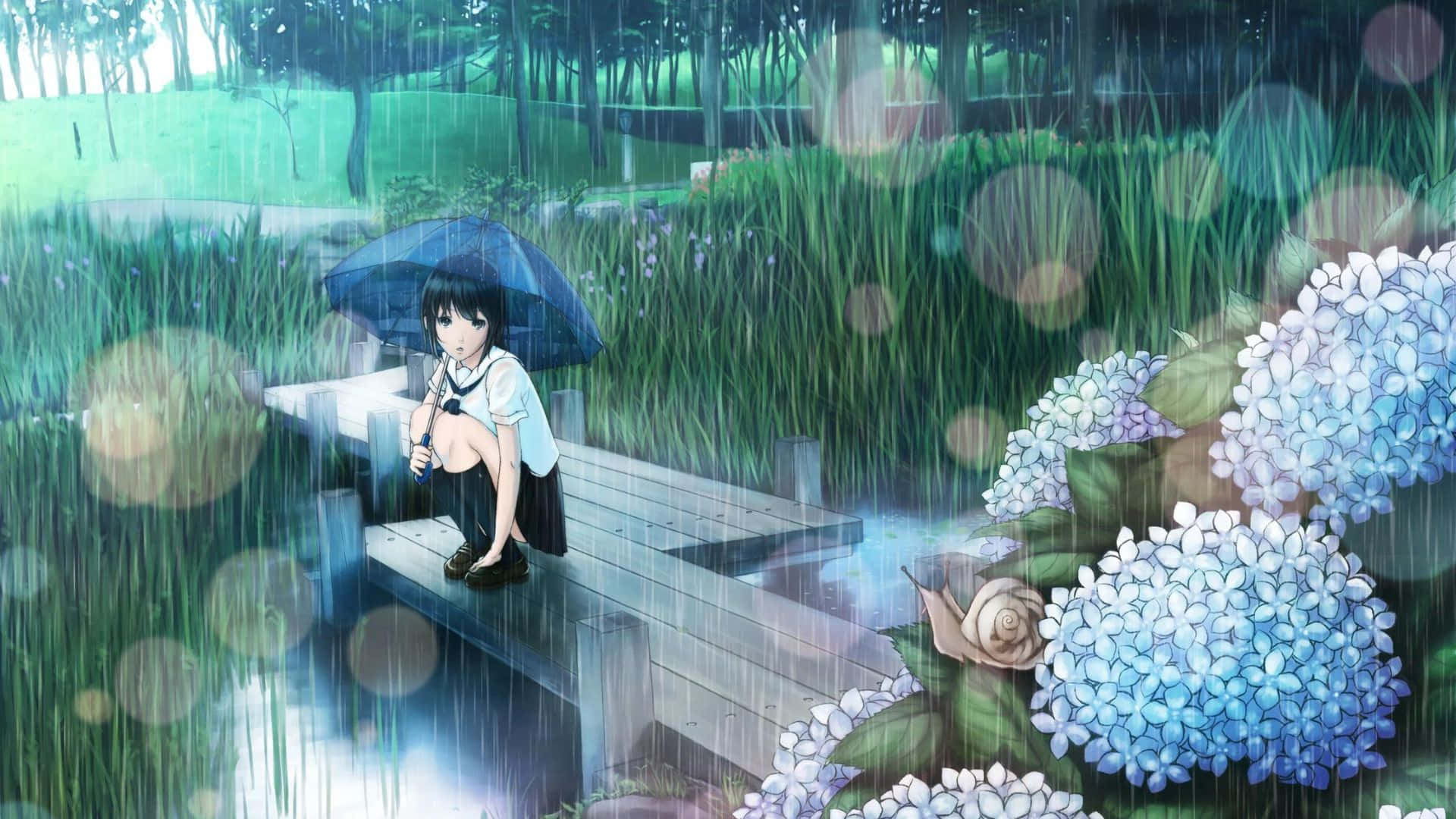 動漫 桌布 壁紙 — 一個孤獨的動漫女孩拿著藍色雨傘坐在木碼頭上，周圍是繡球花和高草，花園被雨水浸透。
