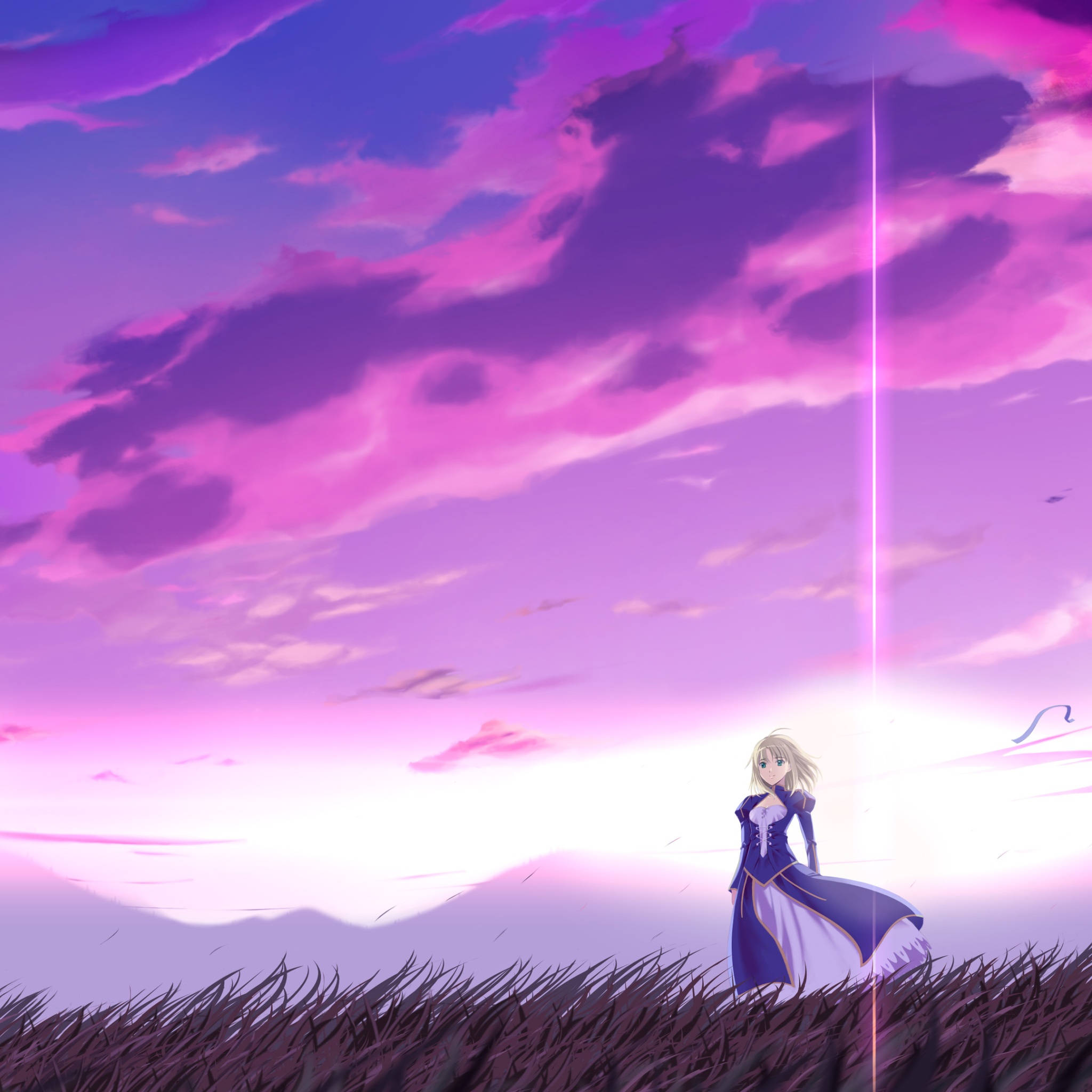 Anime Scenery 4K 桌布 壁紙 — 一個孤獨的動漫女孩穿著紫色連衣裙，站在高高的草叢中，背景是充滿活力的粉紅色和紫色日落天空，有一道燦爛的垂直光束。