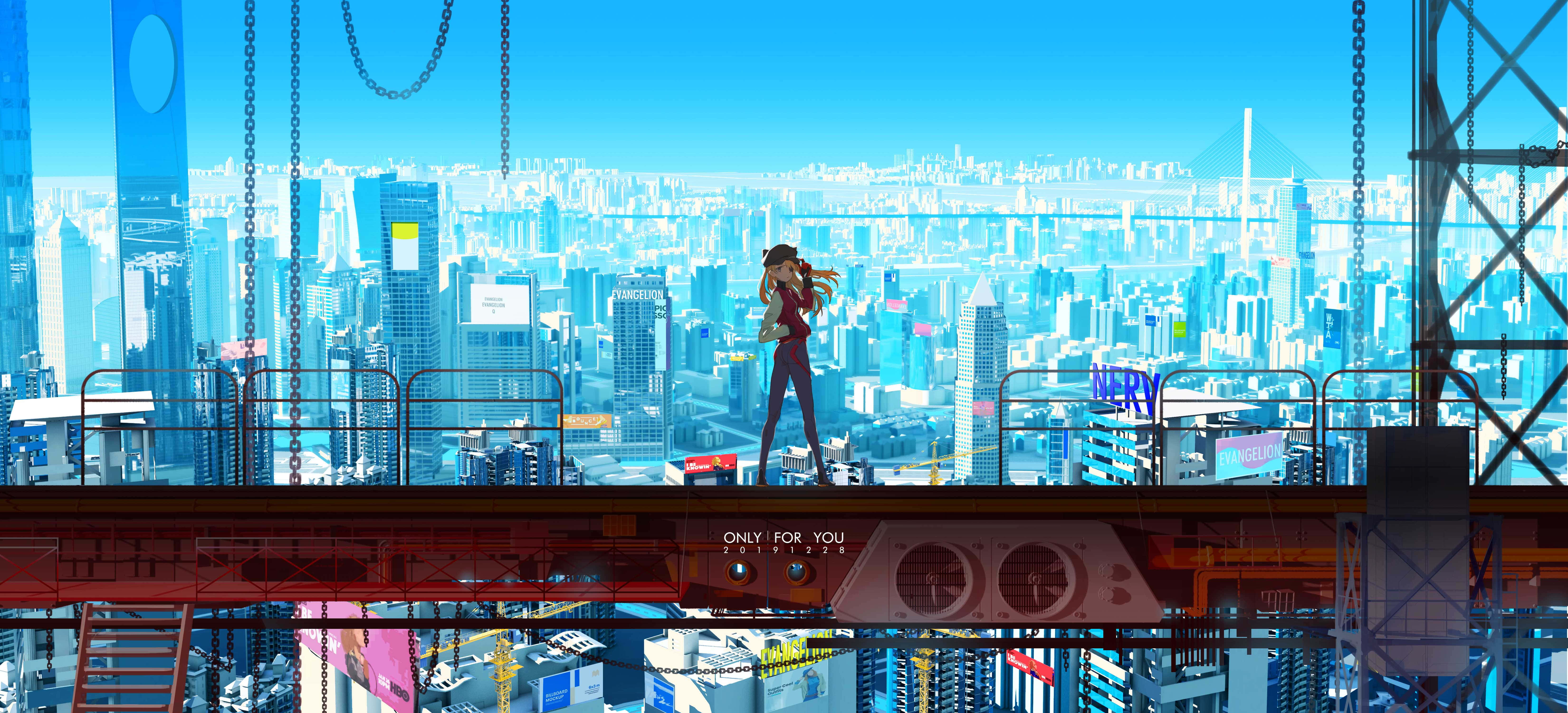 evangelion 4K 桌布 壁紙 — 一個孤獨的動漫女孩站在生鏽的建築平台上，俯瞰著廣闊的未來城市景觀，天空湛藍。