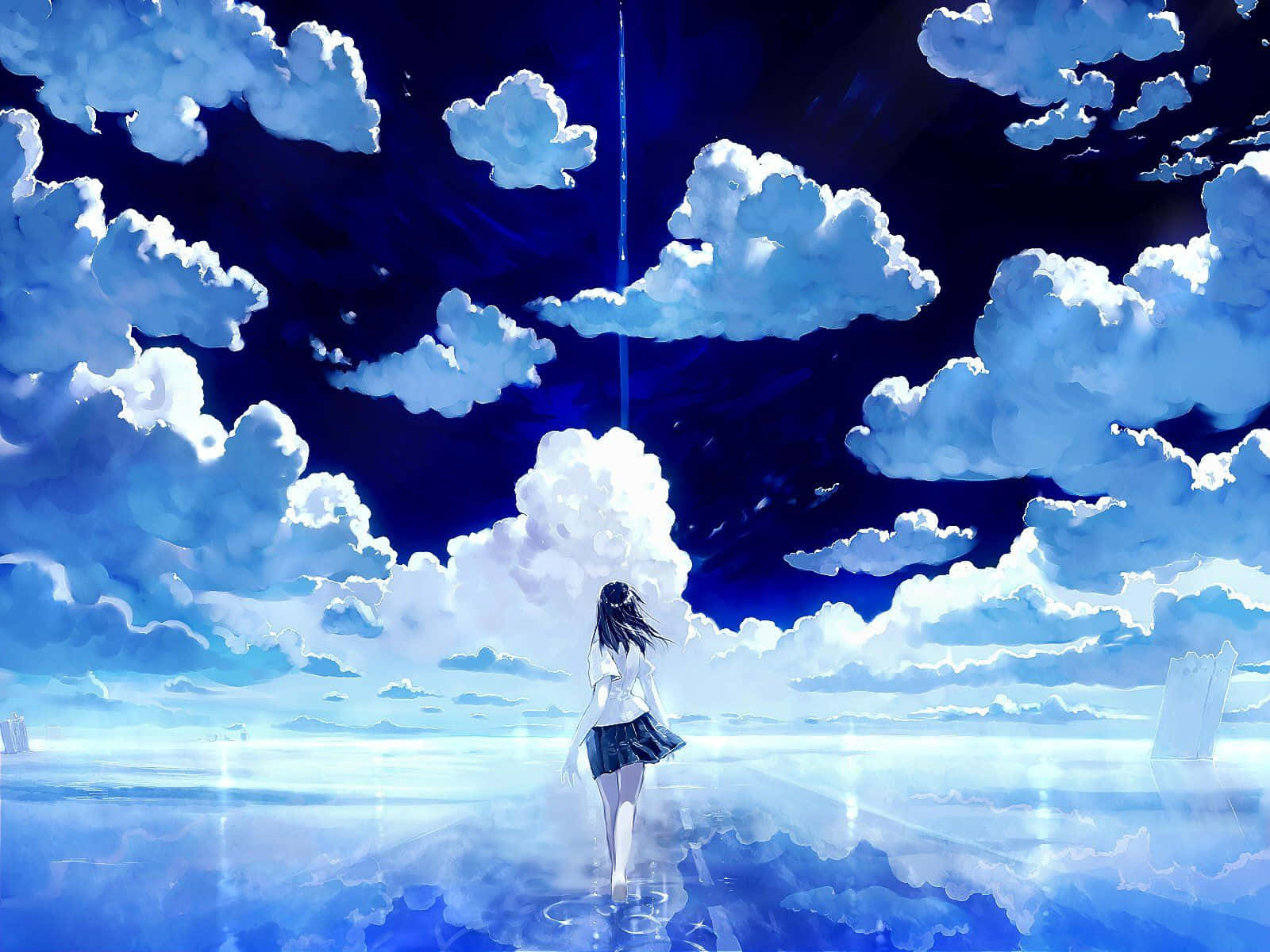 Anime Sky 桌布 壁紙 — 一個孤獨的動漫女孩走過反射著藍色光芒的大海，天空廣闊，佈滿蓬鬆的雲朵和一道發光的光束。