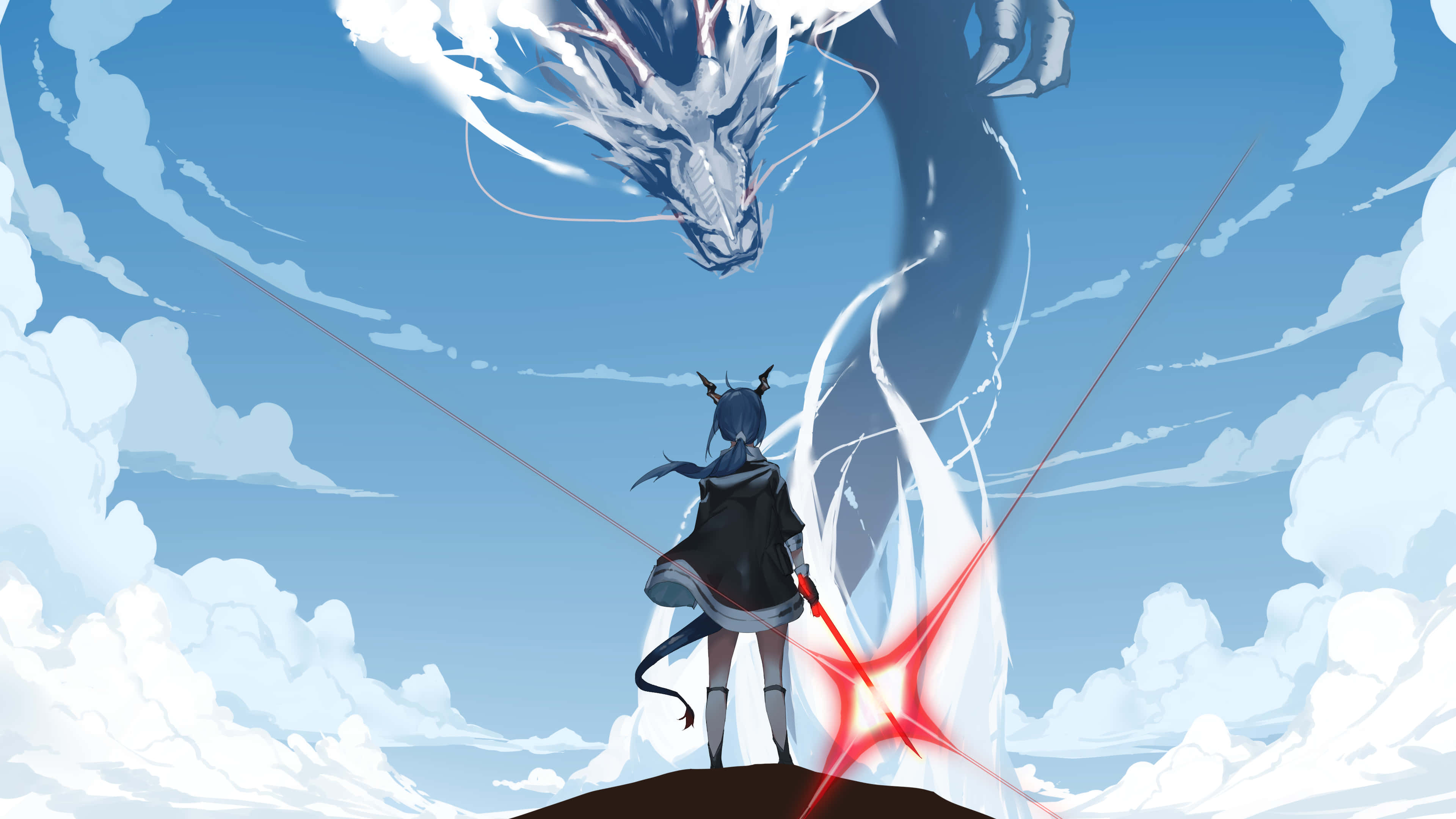 Arknights 4K 桌布 壁紙 — 一個孤獨的動漫女孩長著角，站在懸崖上揮舞著發光的紅色劍，對抗著一隻在明亮藍天中翱翔的巨大白色龍。