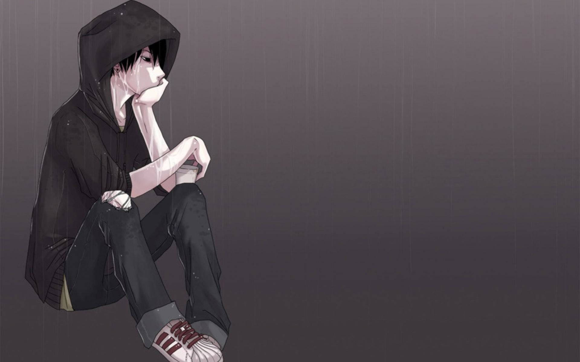 動漫男孩 桌布 壁紙 — 一個孤獨的動漫少年穿著黑色連帽衫，在灰色的雨中蜷縮著坐著，手托下巴，在陰沉的背景下陷入沉思。