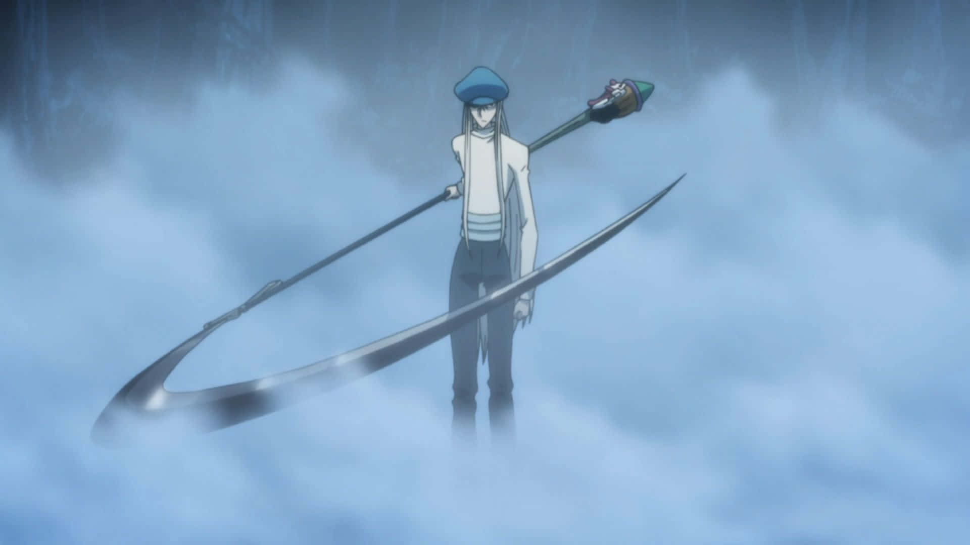 Hunter X Hunter Kite 桌布 壁紙 — 一個孤獨的動漫戰士，長髮戴藍帽，站在旋轉的迷霧中，手持彎曲的劍和杖。