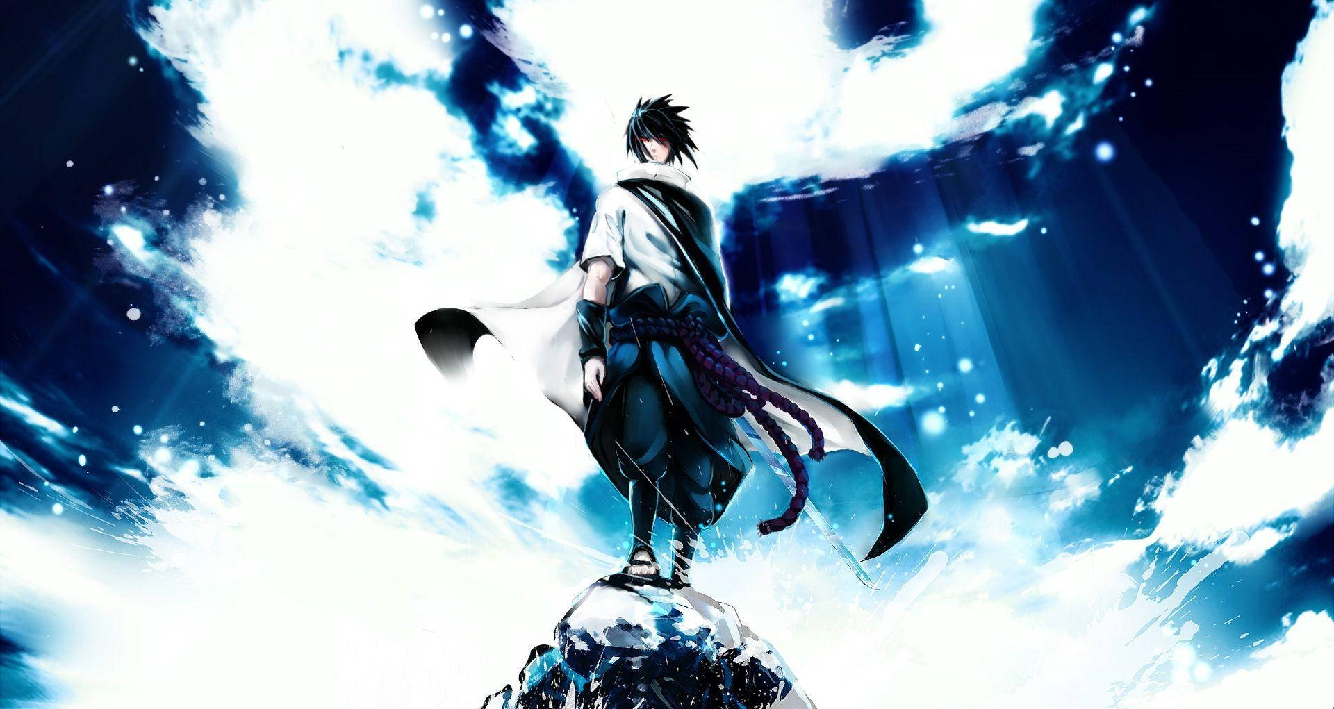 sasuke uchiha 桌布 壁紙 — 一個孤獨的動漫戰士站在崎嶇的岩石上，頭頂是旋轉的藍白天空，伴隨著耀眼的光束。