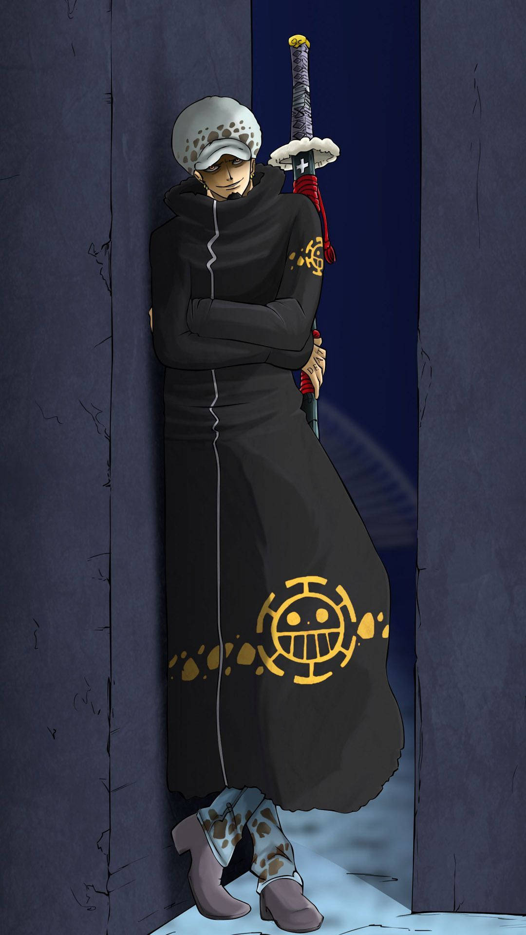 One Piece Phone 桌布 壁紙 — 一個孤獨的動漫海盜，身穿帶有骷髏標誌的黑色外套，靠著石牆，手持劍。
