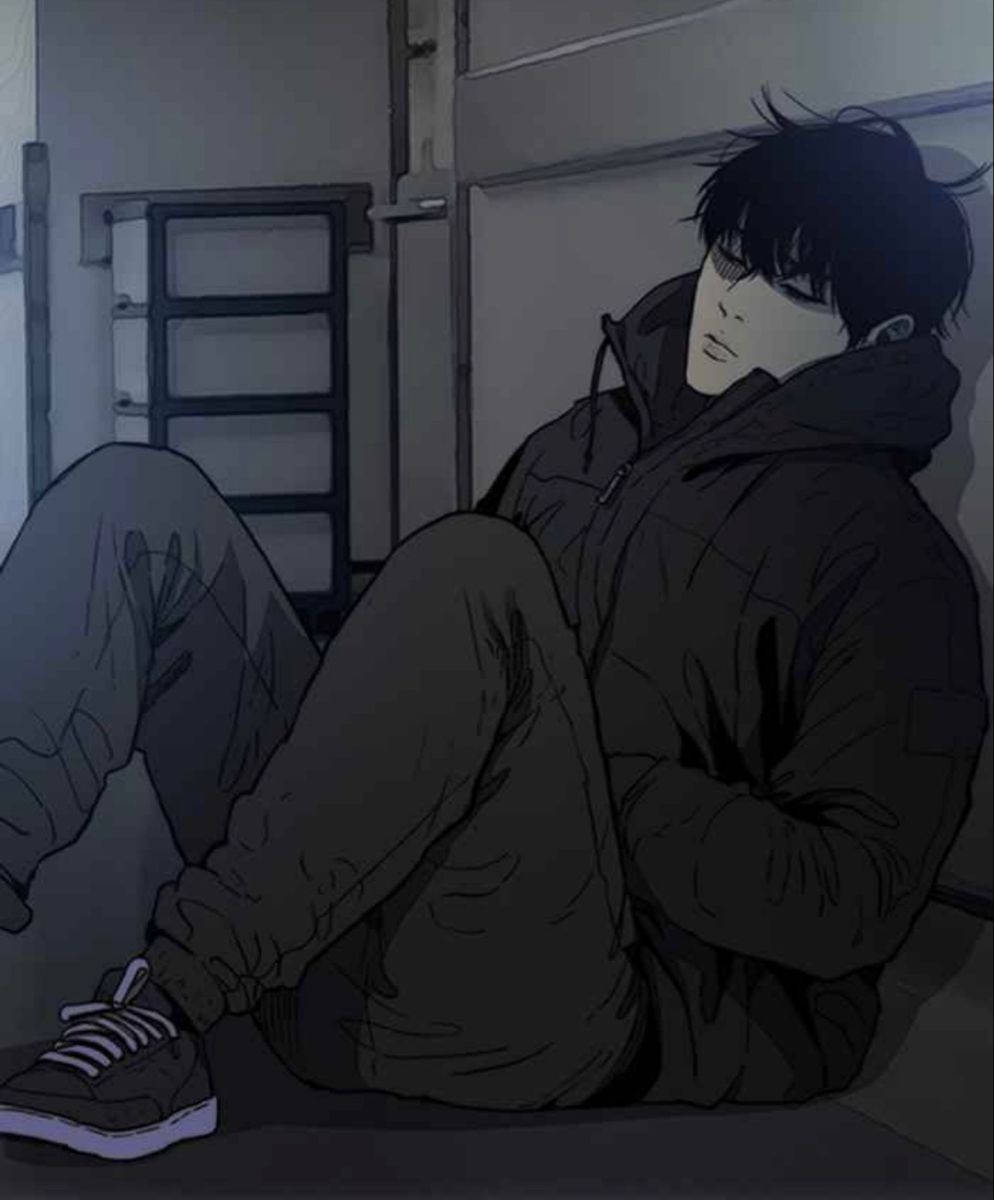 jay jo 桌布 壁紙 — 一個孤獨的動漫男孩穿著連帽衫，癱坐在昏暗的灰色調房間的牆邊。