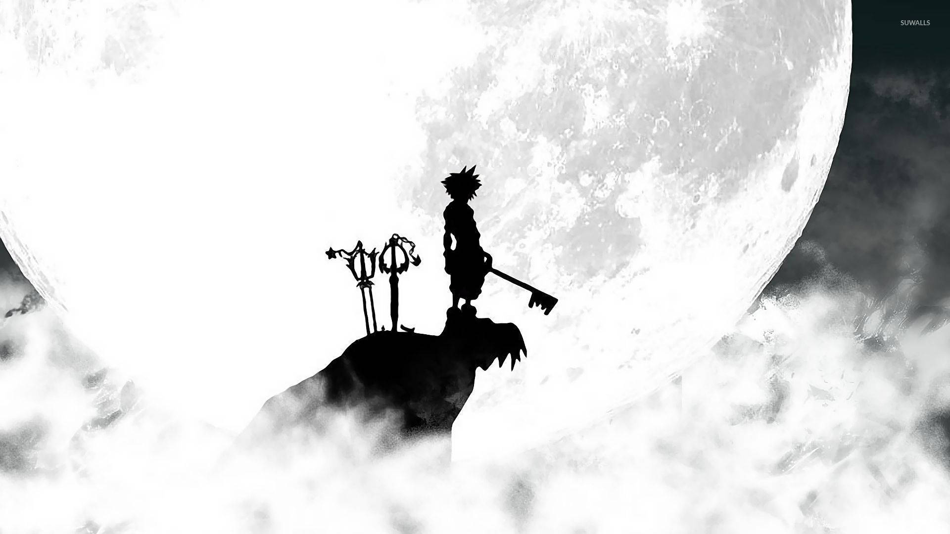 Kingdom Hearts 桌布 壁紙 — 一個孤獨的動漫英雄站在懸崖頂上，手持一把鑰刃，身旁有兩把劍，背景是一個巨大的發光月亮。