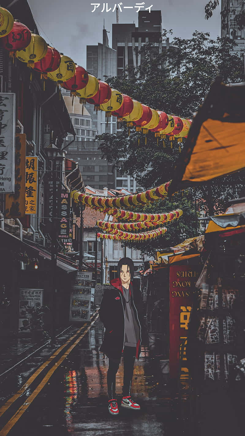 鼬 桌布 壁紙 — 一個孤獨的動漫角色走在雨中的城市小巷，兩旁掛滿紅色和黃色的燈籠和發光的招牌。