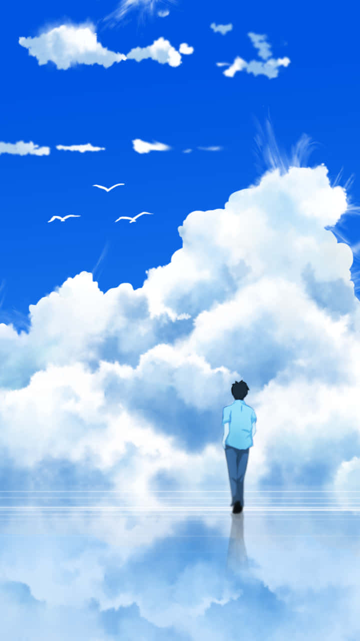 動漫 桌布 壁紙 — 一個孤獨的動畫男孩穿著淺藍色襯衫，在廣闊的藍天下，白雲和飛鳥的映襯下，走在反射的雲層表面上。