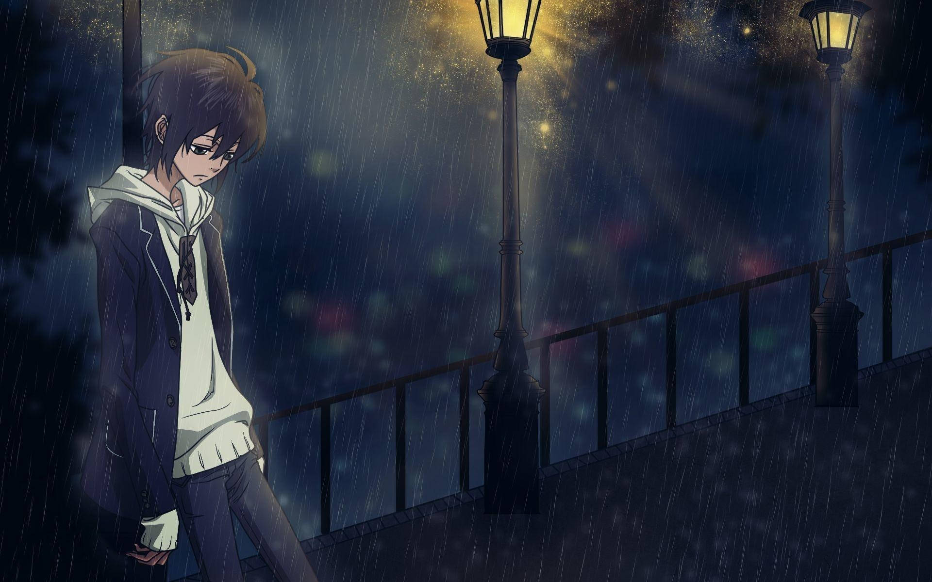 動畫男孩在夜晚獨自走在雨中，在發光的路燈下。 — 孤獨男孩 動漫 壁紙