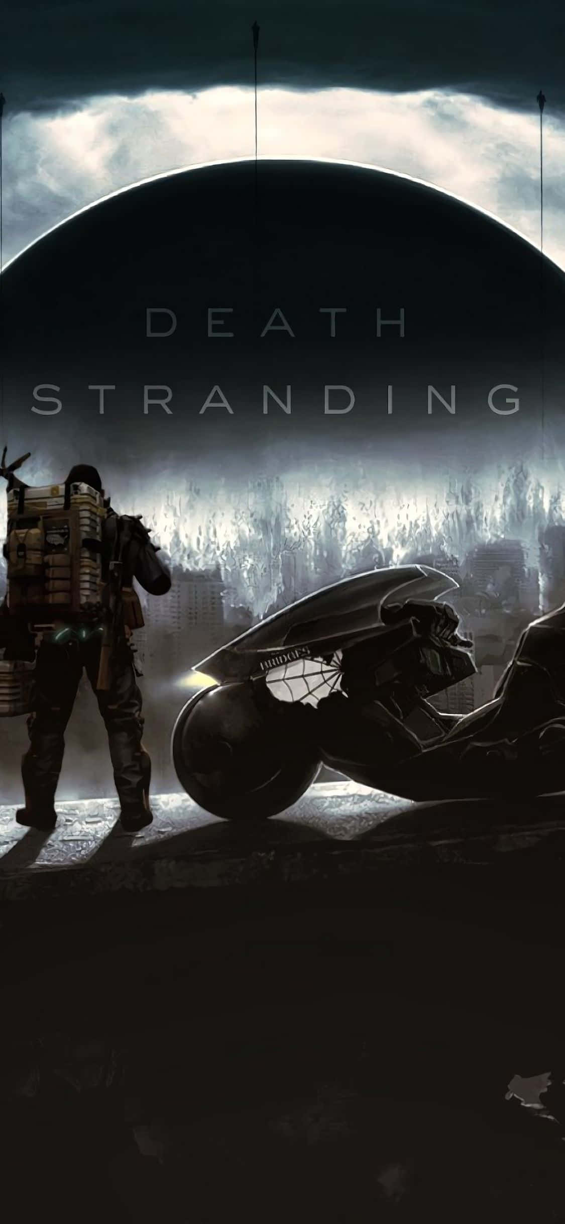 iPhone Xs Death Stranding 桌布 壁紙 — 一個孤獨的士兵背著沉重的背包，站在一輛未來風格的摩托車旁，上方是一個巨大的黑暗球體，背景是荒涼多霧的景觀。