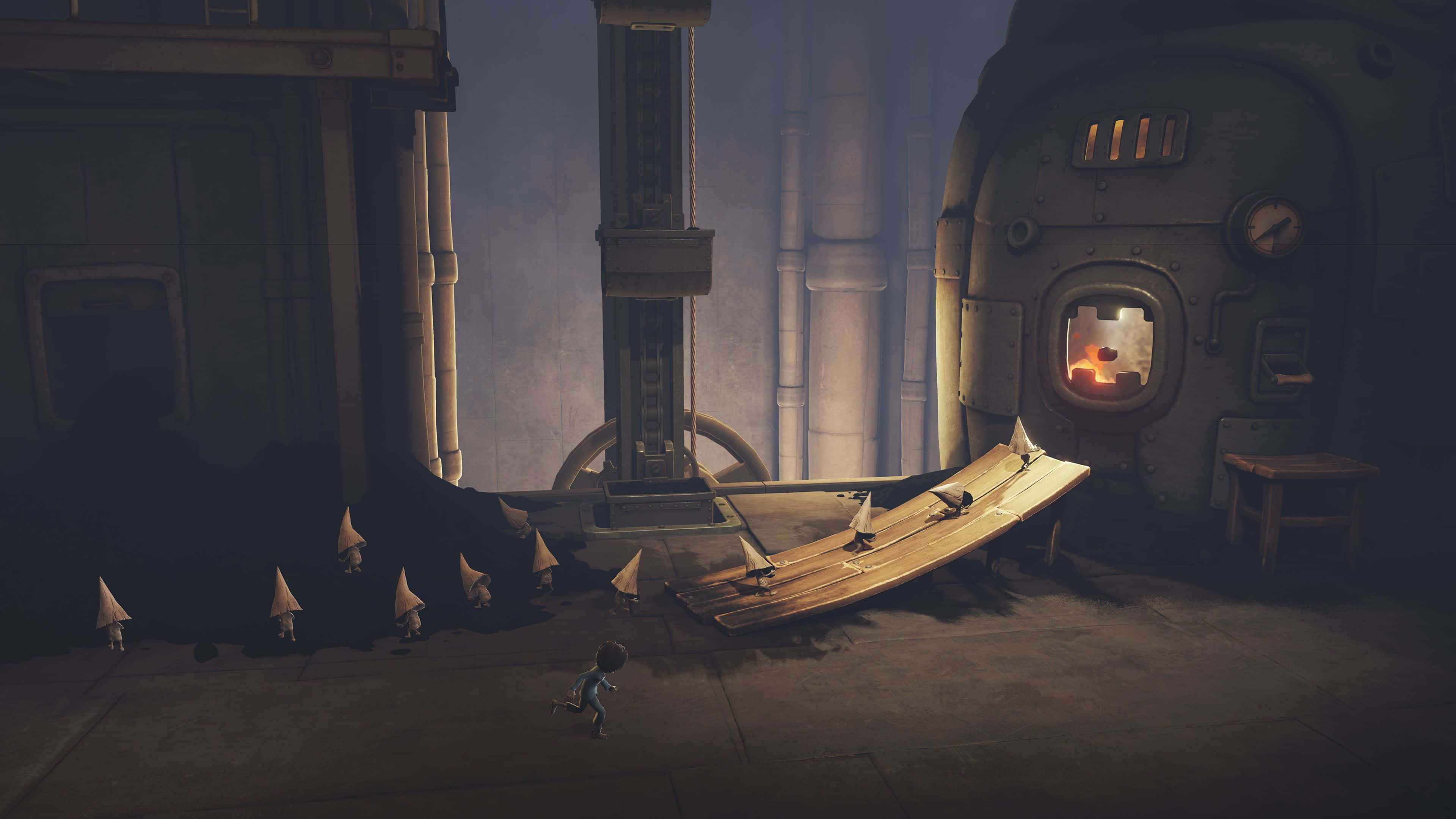 Little Nightmares 4K 桌布 壁紙 — 一個孤獨的孩子在昏暗的工業房間裡，跑向一個發光的熔爐，周圍散落著圓錐形物體。