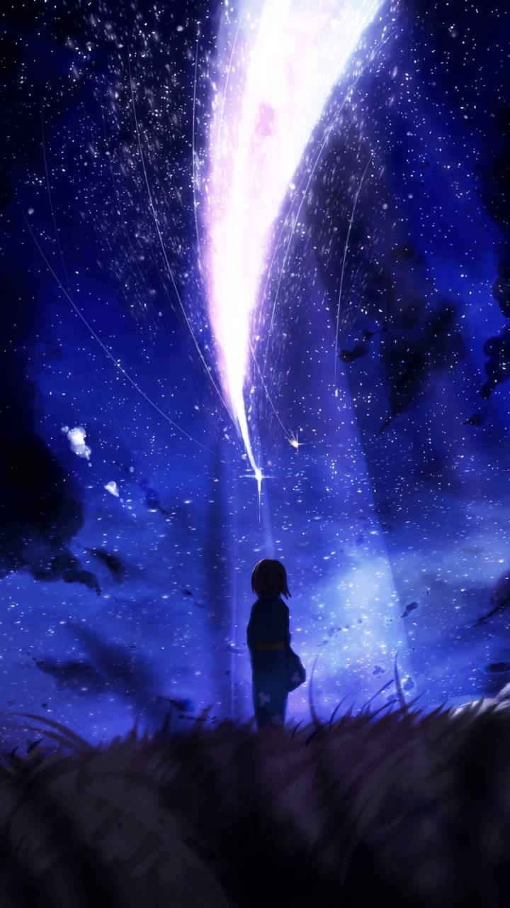 kimi no na wa phone 桌布 壁紙 — 一個孤獨的孩子敬畏地站在一道穿透星夜宇宙光束之下。