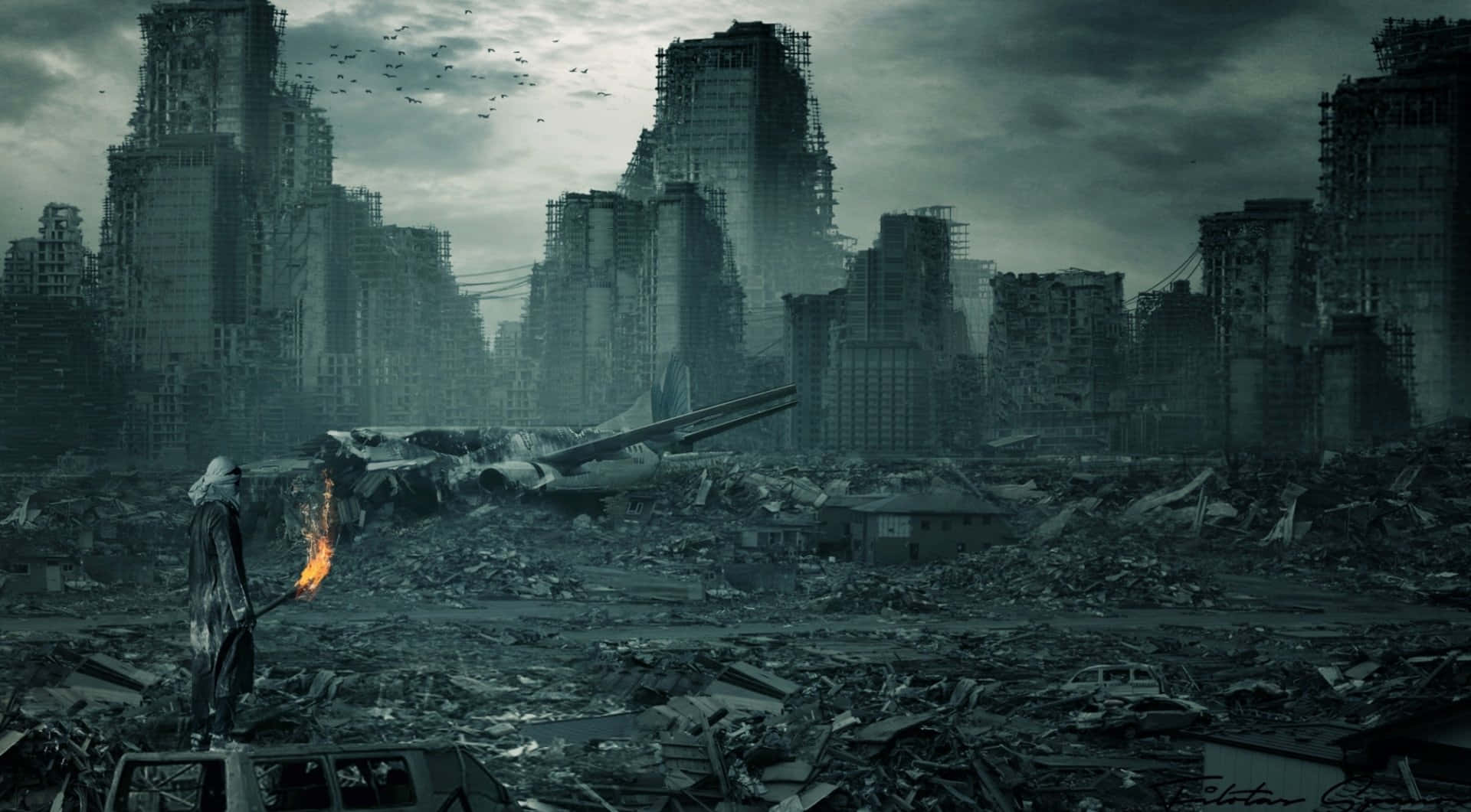 Apocalypse 桌布 壁紙 — 一個孤獨的戴兜帽的身影在廢墟城市景觀的瓦礫中舉著火炬，天空灰暗風暴來襲。