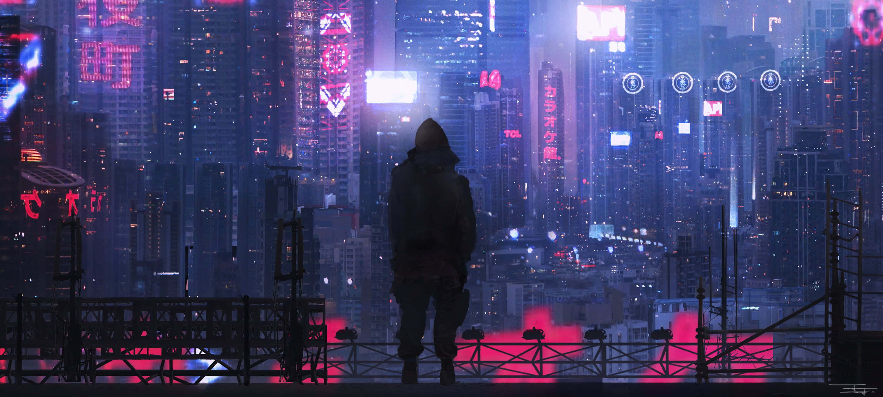 Silhouette 桌布 壁紙 — 一個孤獨的戴帽人影站在屋頂上，俯瞰著夜晚霓虹燈閃爍的賽博龐克城市景觀。