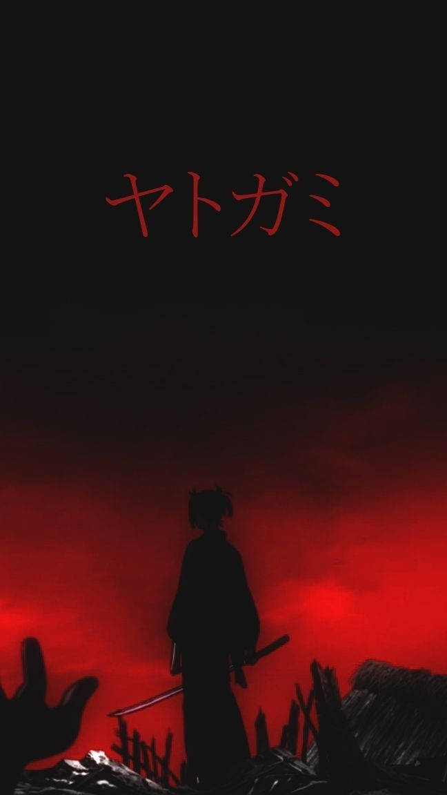 動漫風格 桌布 壁紙 — 一個孤獨的武士剪影站在血紅色的天空下，手持劍，上方有日文文字。