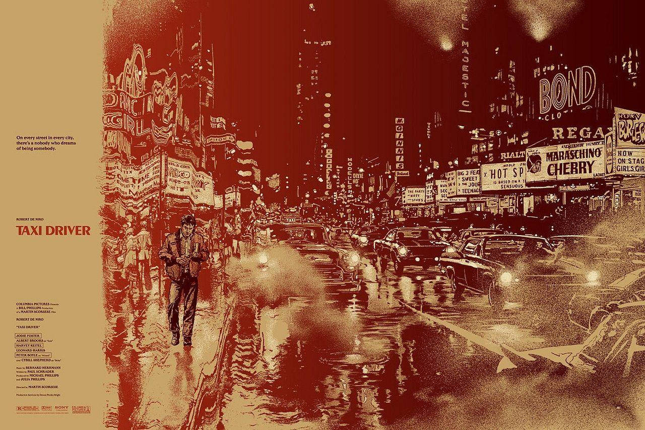 taxi driver 桌布 壁紙 — 一個孤獨的男人在夜晚走過紐約一條被雨水浸濕、霓虹燈閃爍的街道，周圍是復古汽車和發光的劇院招牌。