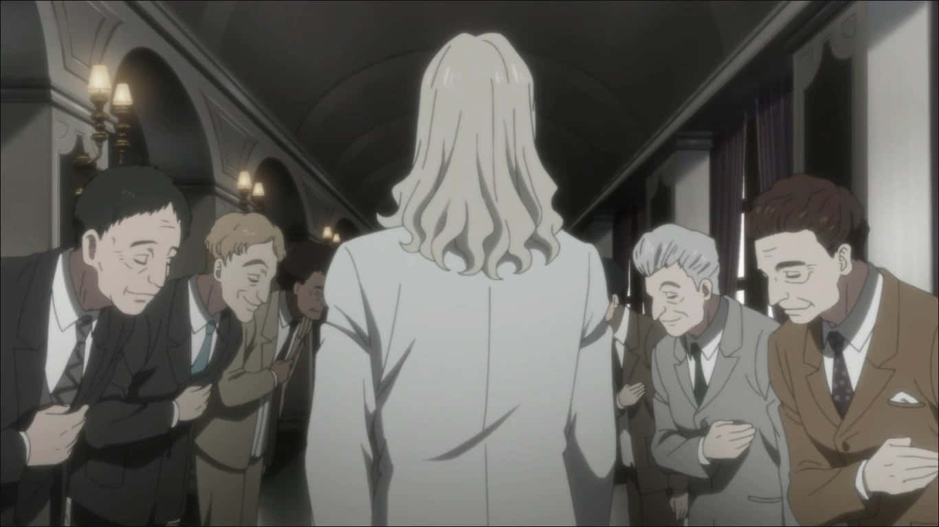 The Promised Neverland Peter Ratri 桌布 壁紙 — 一個孤獨的白髮人物走過宏偉的走廊，兩旁穿著西裝的男人恭敬地鞠躬。
