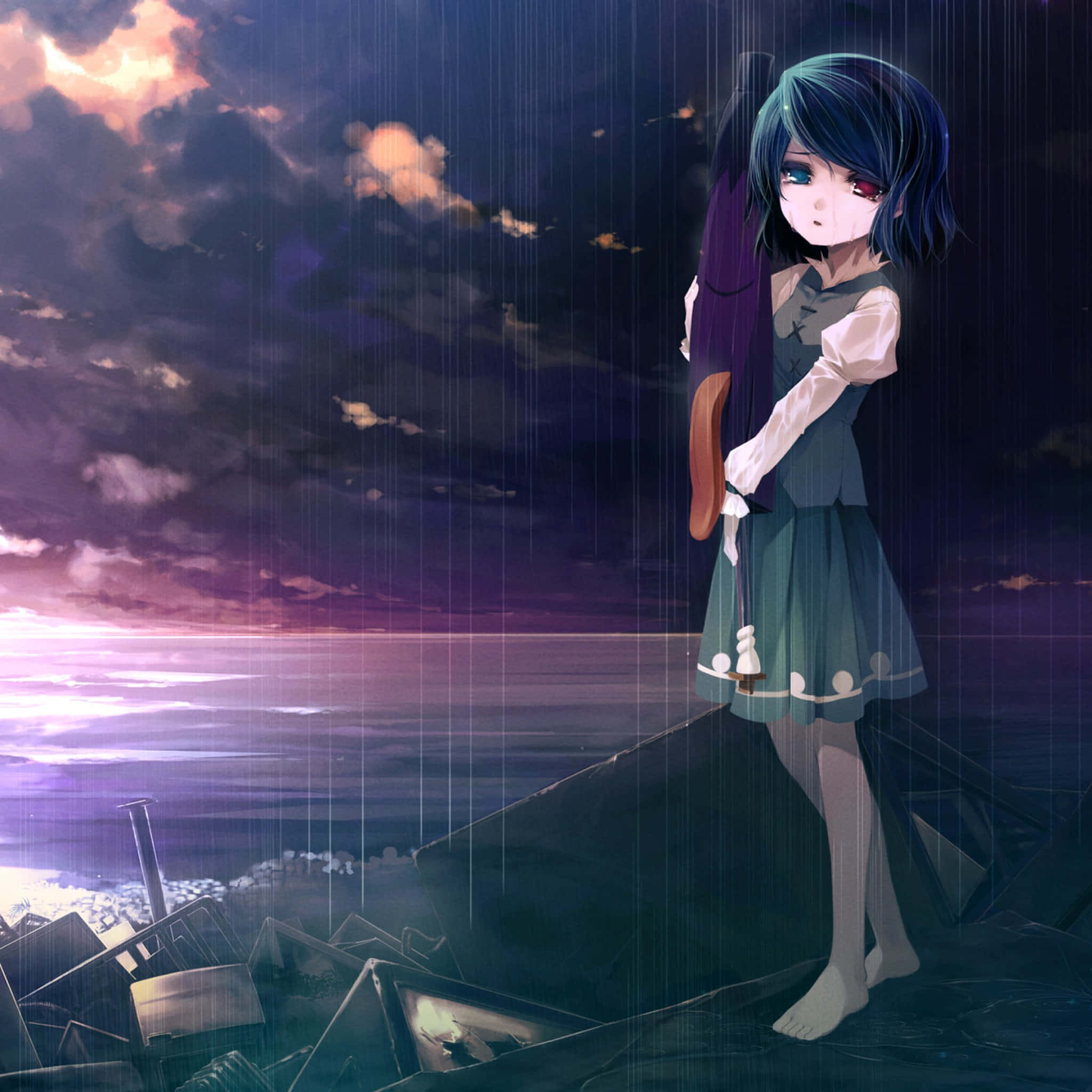 Beautiful Sad Anime 桌布 壁紙 — 一個孤獨的藍髮動漫女孩赤腳站在破碎的沉船上，背景是暴風雨黃昏的天空，有紫色雲層和雨水。