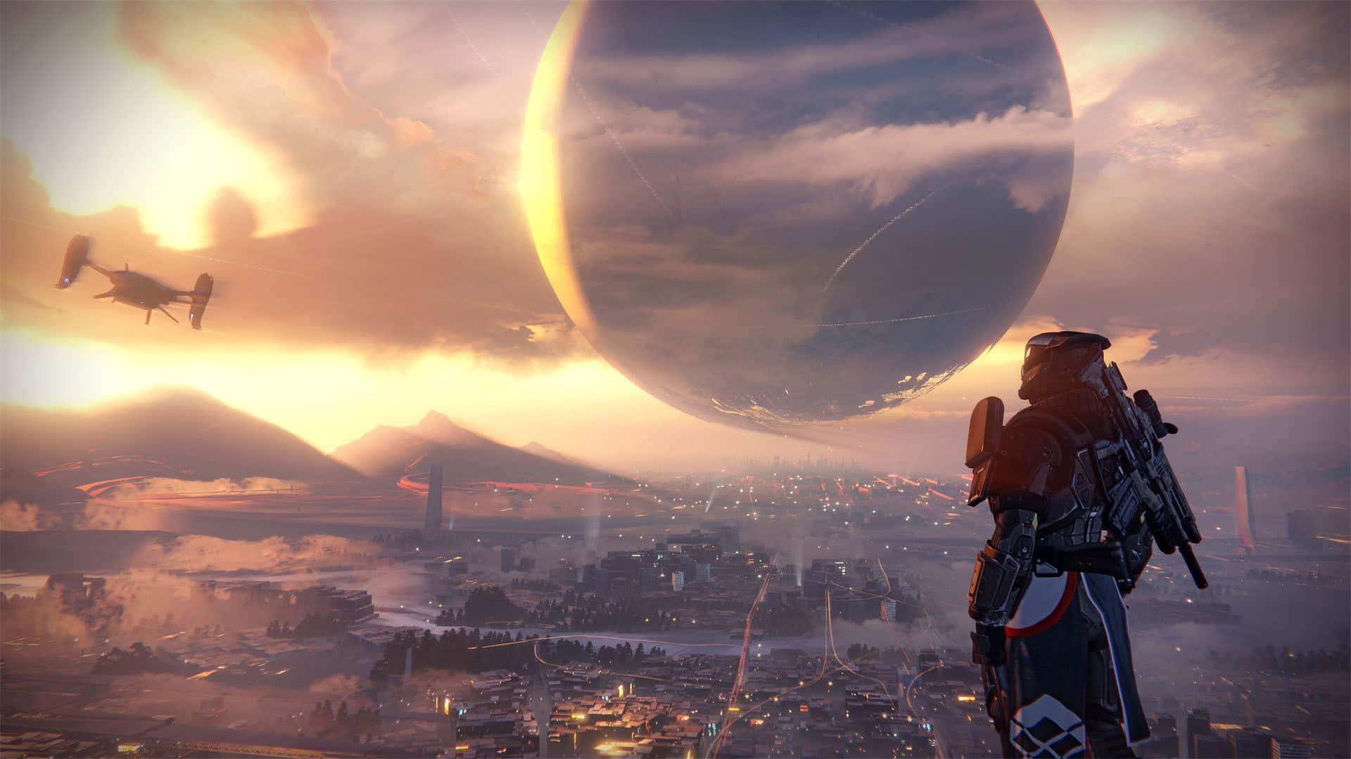 Best Destiny 2 桌布 壁紙 — 一個孤獨的裝甲人物站著俯瞰廣闊的未來城市，同時一個巨大的行星在夕陽天空中若隱若現，附近有一輛飛行車輛。