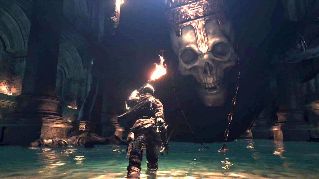 dark souls 4K 桌布 壁紙 — 一個孤獨的裝甲戰士在黑暗的哥德式大教堂中，在巨大的頭骨下涉過發光的水。