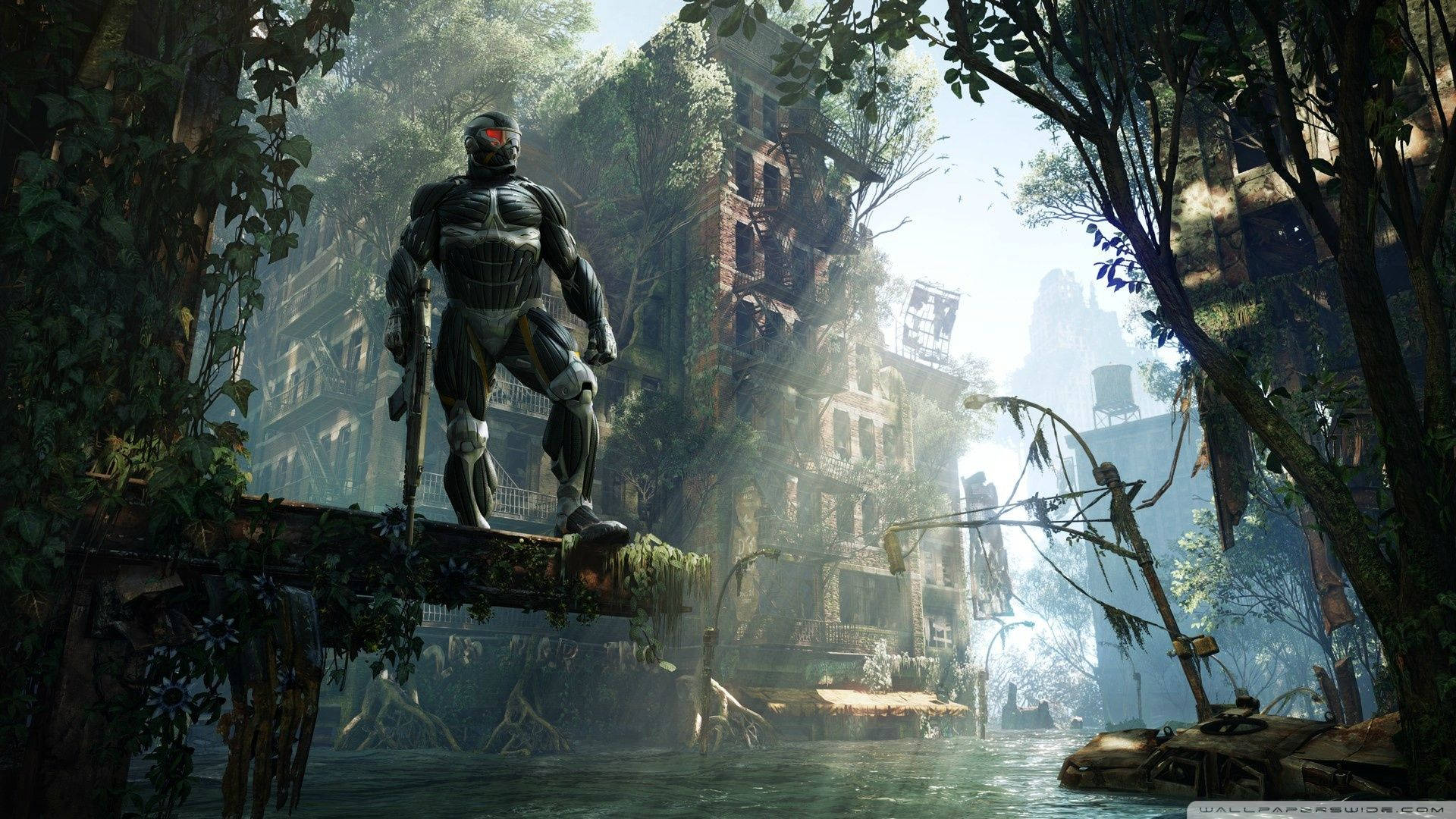 Crysis 3 桌布 壁紙 — 一個孤獨的裝甲身影站在一座長滿青苔的橋上，身處陽光普照、雜草叢生的廢墟城市景觀中。
