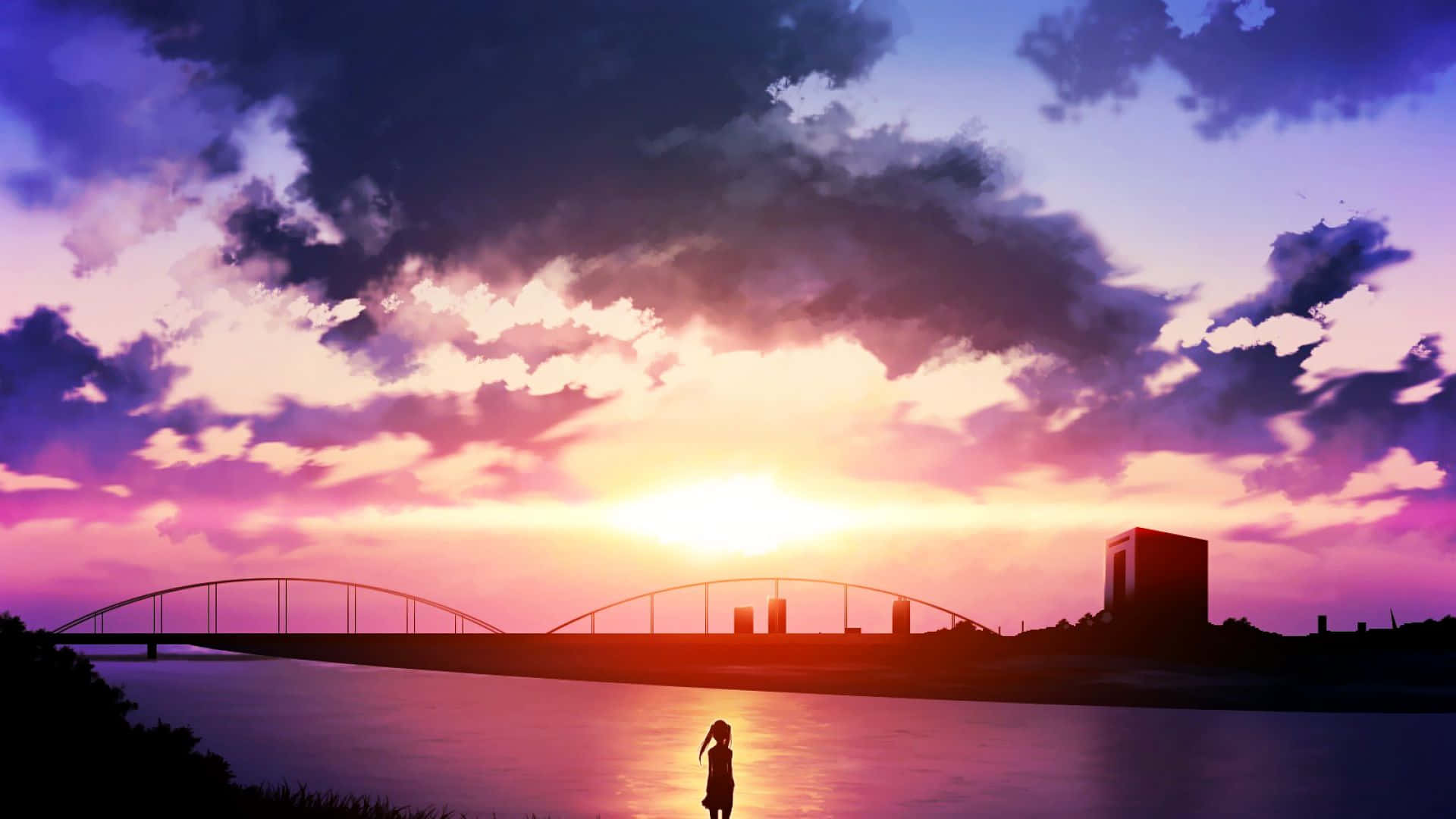 Anime Sunset 桌布 壁紙 — 一個孤獨的身影在日落時分站在水邊，在充滿活力的紫色和橙色天空下形成剪影，遠處有拱橋和城市建築。