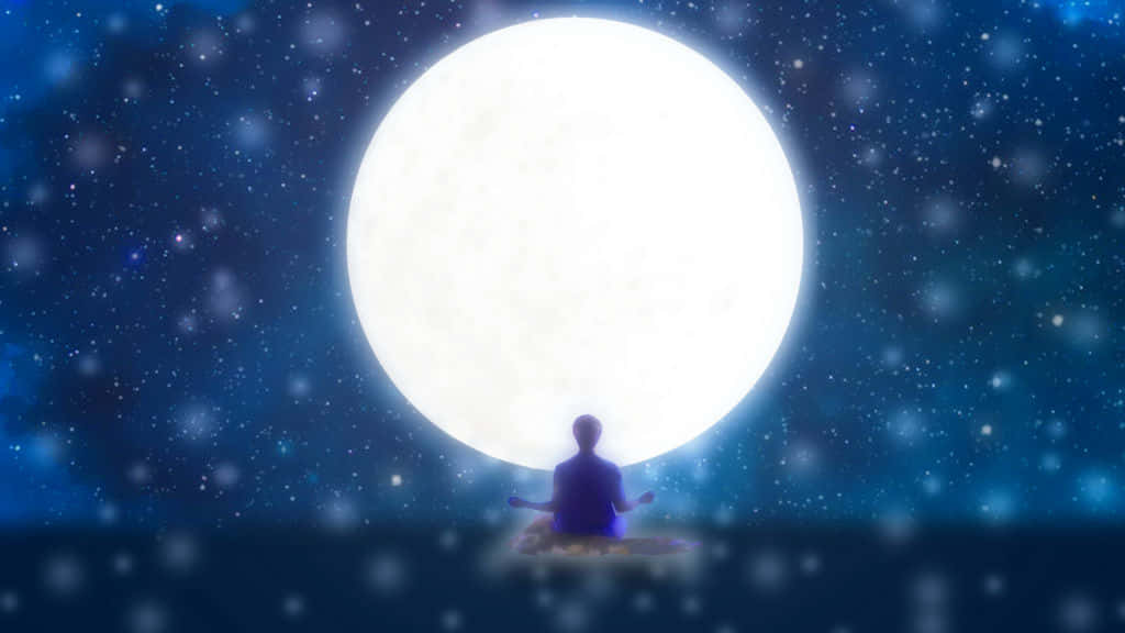 Night Sky Moon 桌布 壁紙 — 一個孤獨的身影在繁星點點的夜空下，在巨大的發光月亮下平靜地冥想。